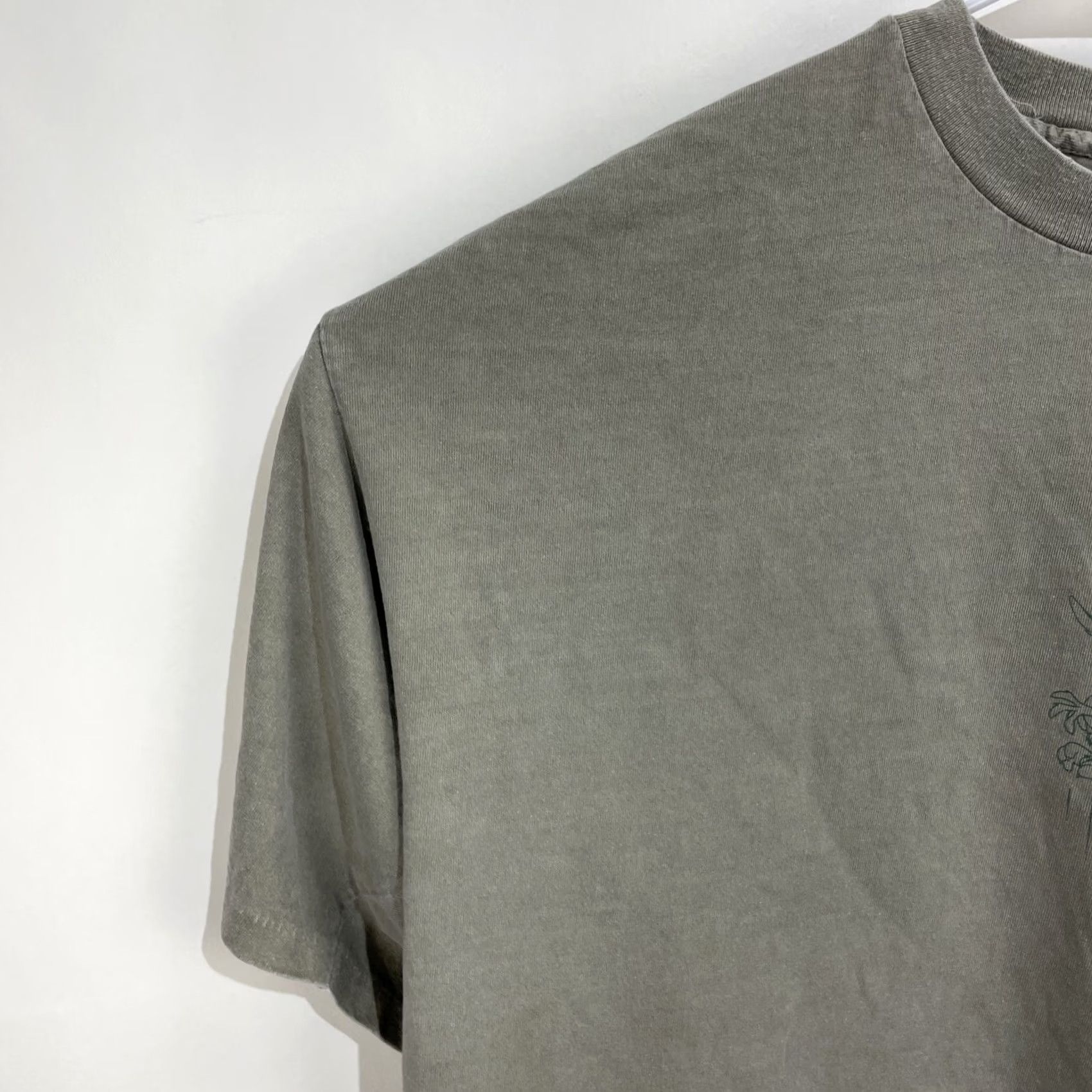Vintage VINTAGE Six Flags Park T Shirt Mens XXL Gray Cotton Road Runner Logo Graphic Print Crew Neck Short Sleeve Size US XXL / EU 58 / 5 - 7 Thumbnail