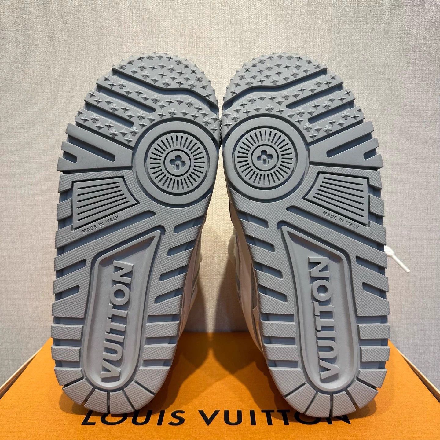 Louis Vuitton Louis Vuitton Gray/White Puffy Trainer 38 New Size US 7 / IT 37 - 5 Thumbnail