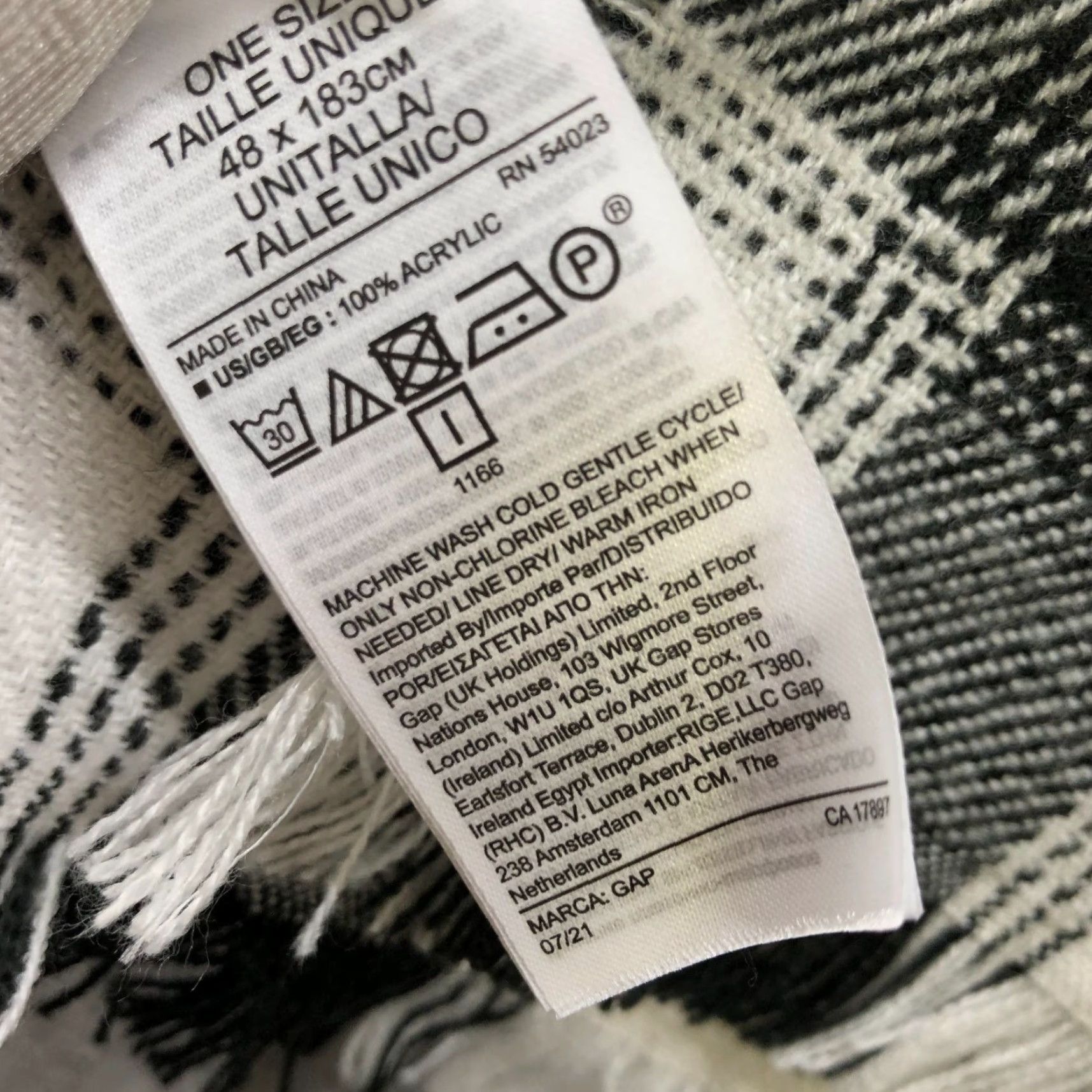 Gap NWT Gap Fringe Plaid Scarf One Size Black White Rectangle Winter Unisex Size ONE SIZE - 7 Thumbnail