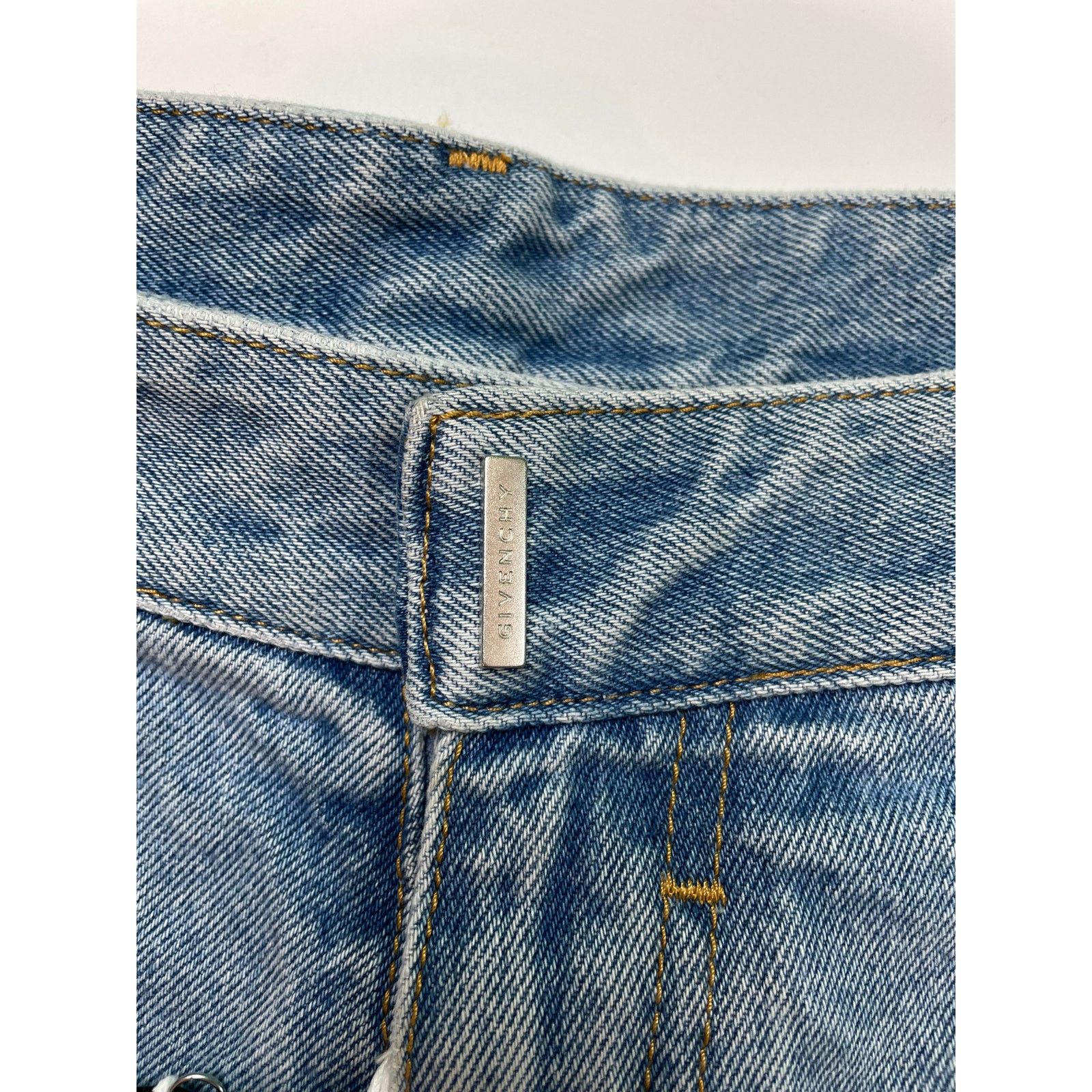 Givenchy Givenchy 'Carpenter' Light Wash Jean Shorts Size 32" / US 10 / IT 46 - 4 Thumbnail
