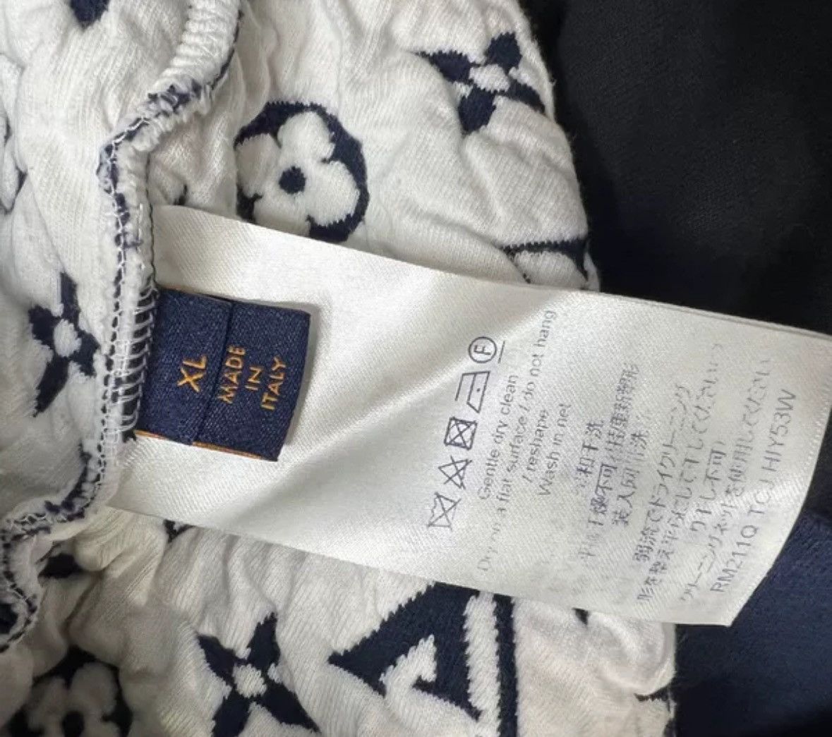 Louis Vuitton LOUIS VUITTON LV vintage printed embossed logo hoodie Size US M / EU 48-50 / 2 - 5 Thumbnail