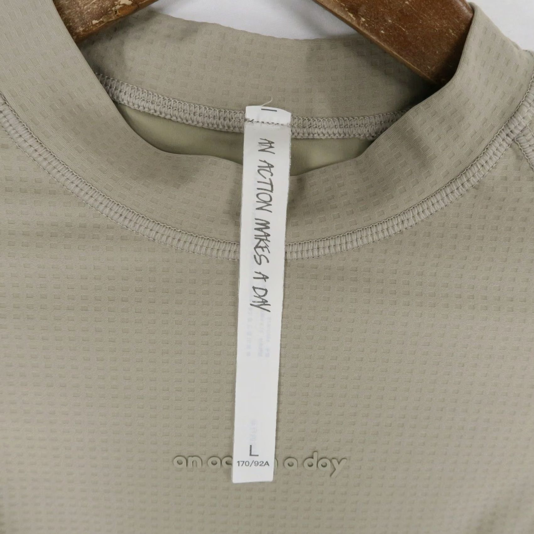 Vintage An Action A Day Activewear Shirt Womens L Beige Grid Texture Mock Neck Long Size L / US 10 / IT 46 - 7 Thumbnail