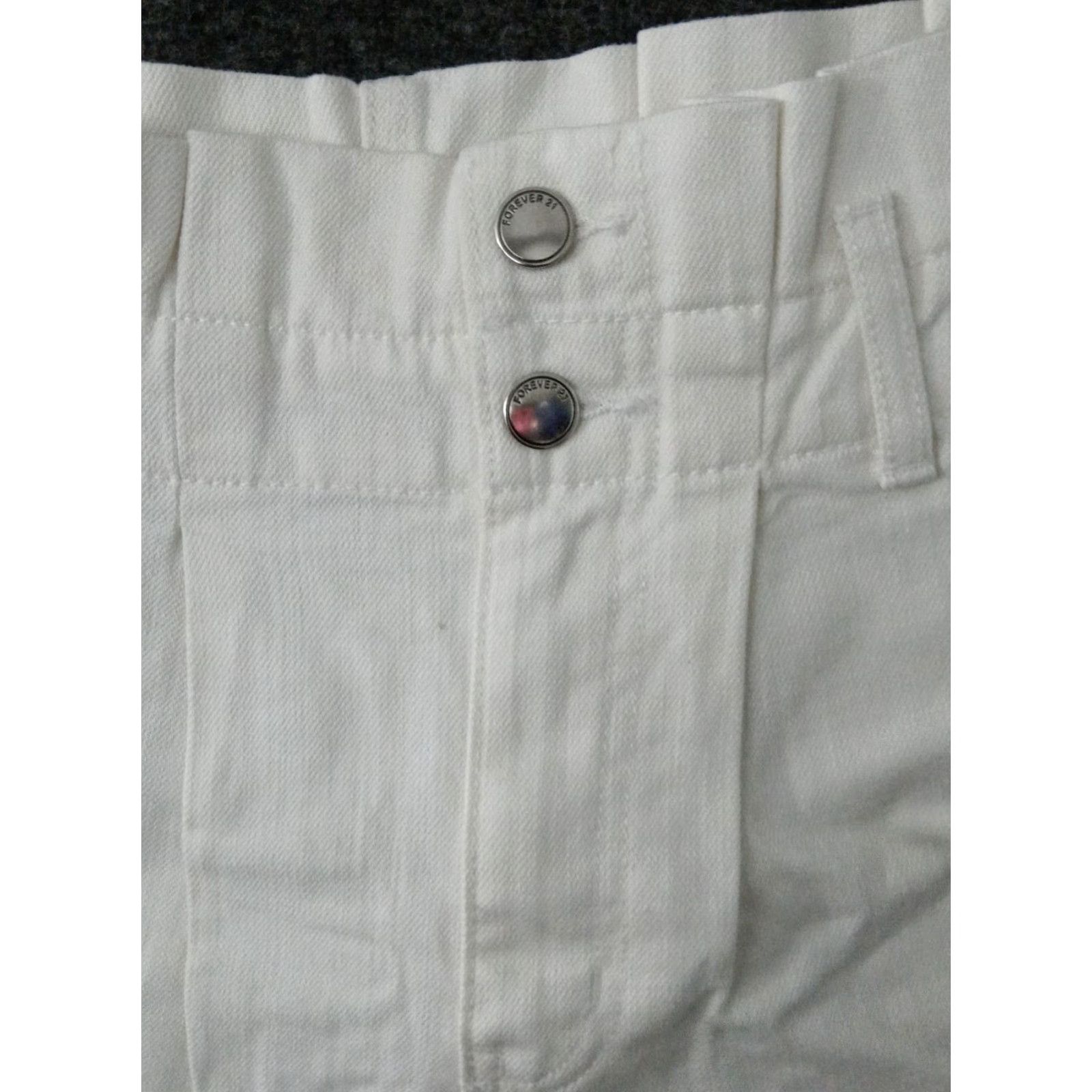 Forever 21 FOREVER 21 Denim Shorts Women's 28 Ivory Cuffed 2-Button Closure Belt Loops Mid Rise Inseam 2.5" Size 28" / US 6 / IT 42 - 3 Thumbnail