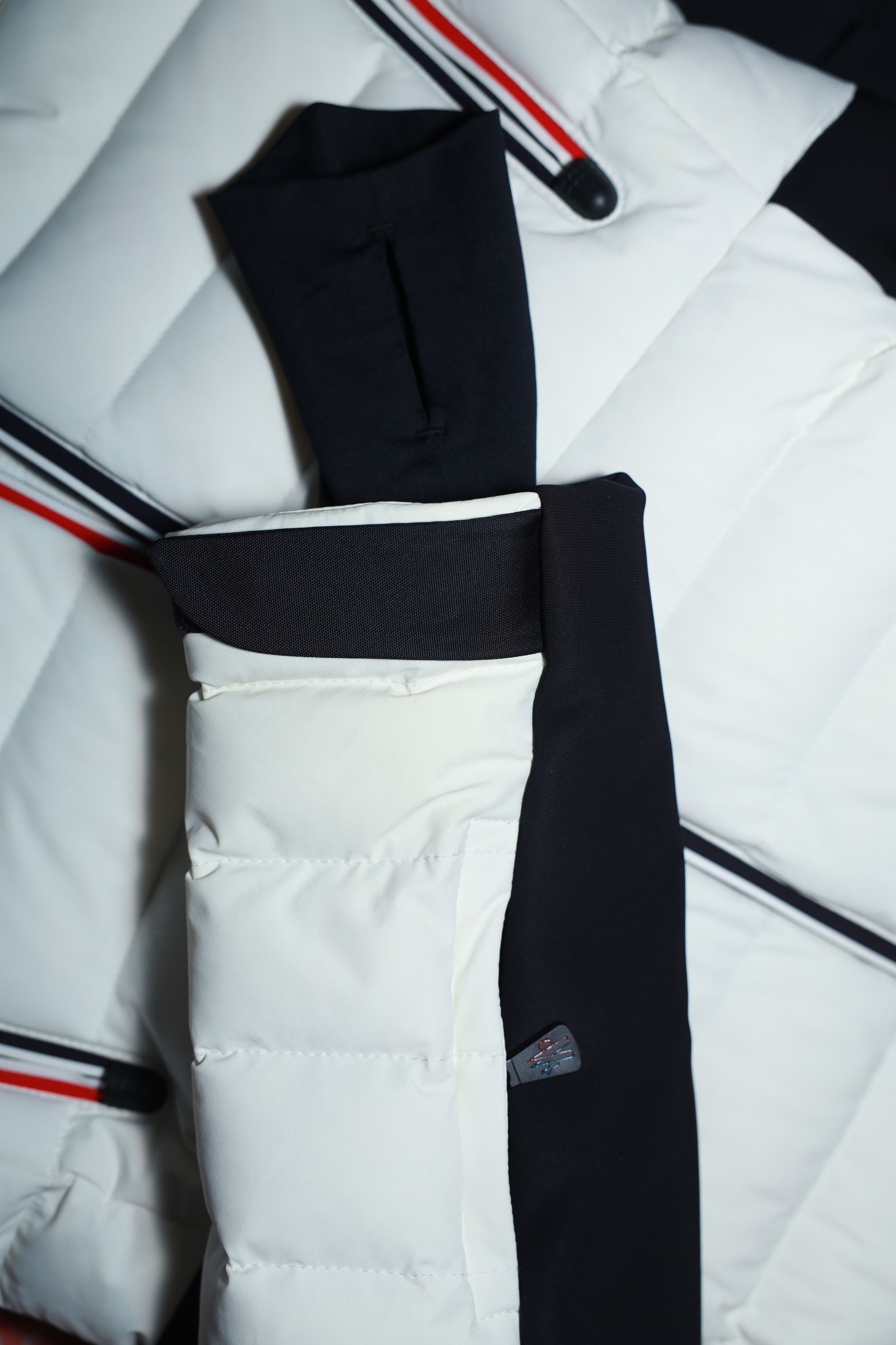 Moncler Moncler Bruche Giubbotto White Hooded Ski Jacket – Size M Size M / US 6-8 / IT 42-44 - 11 Thumbnail