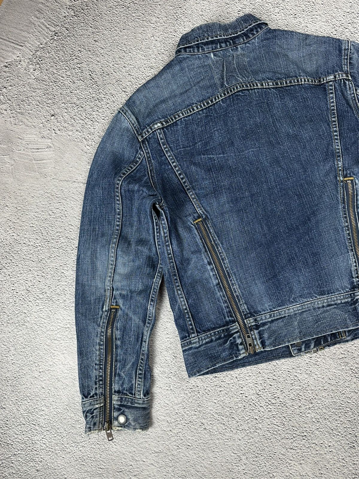 Levi's Vintage Clothing Vintage Levi’s Woman’s Denim Jean 90s Jacket Faded Style Size M / US 6-8 / IT 42-44 - 10 Thumbnail