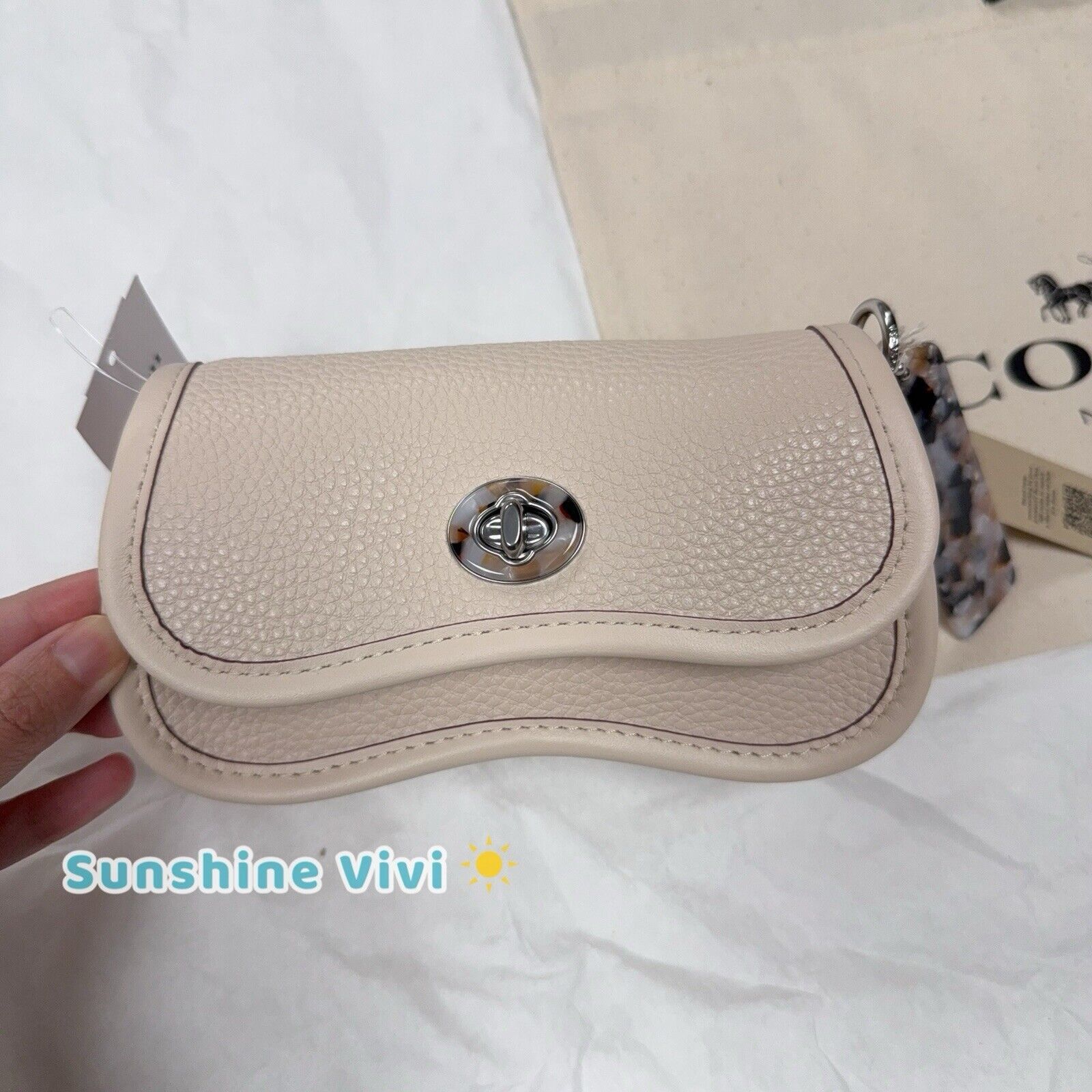 Coach NWT Coach Mini Wavy Dinky Bag Coachtopia White CQ852 Size ONE SIZE - 2 Thumbnail