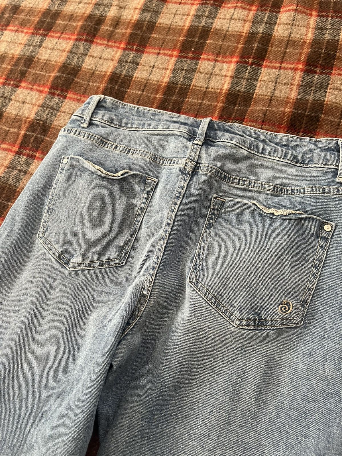 Ed Hardy × Vintage × Von Dutch Vintage Y2K Flare jeans Indigo Rein worked denim pants Size 30" / US 8 / IT 44 - 8 Thumbnail