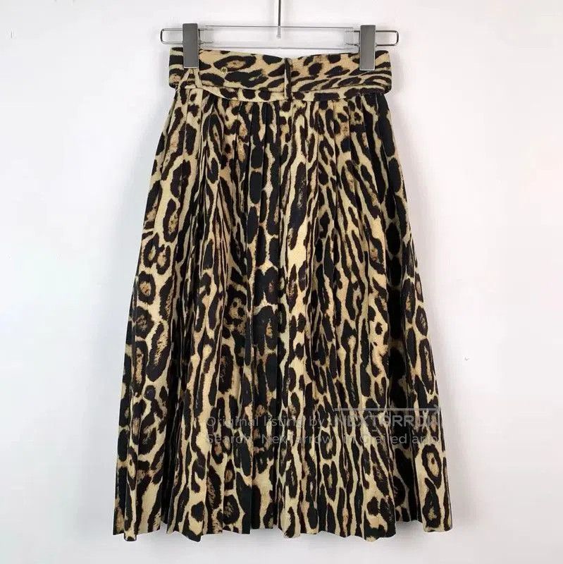 Burberry Burberry Colorful Silk Women's Skirt. Size 22" - 2 Thumbnail