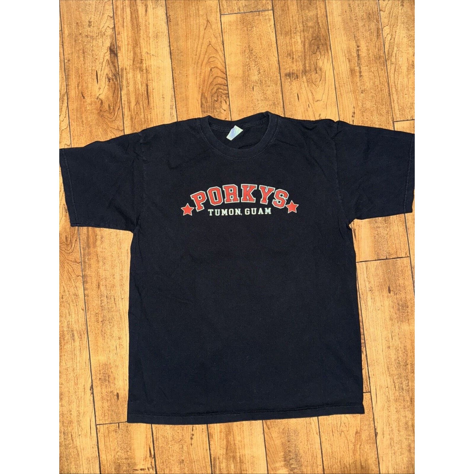 Band Tees × Gildan × Vintage Porky’s Truman Guam USA Bar T-Shirt Large 21x27 Graphic Tee Size US L / EU 52-54 / 3 - 3 Thumbnail