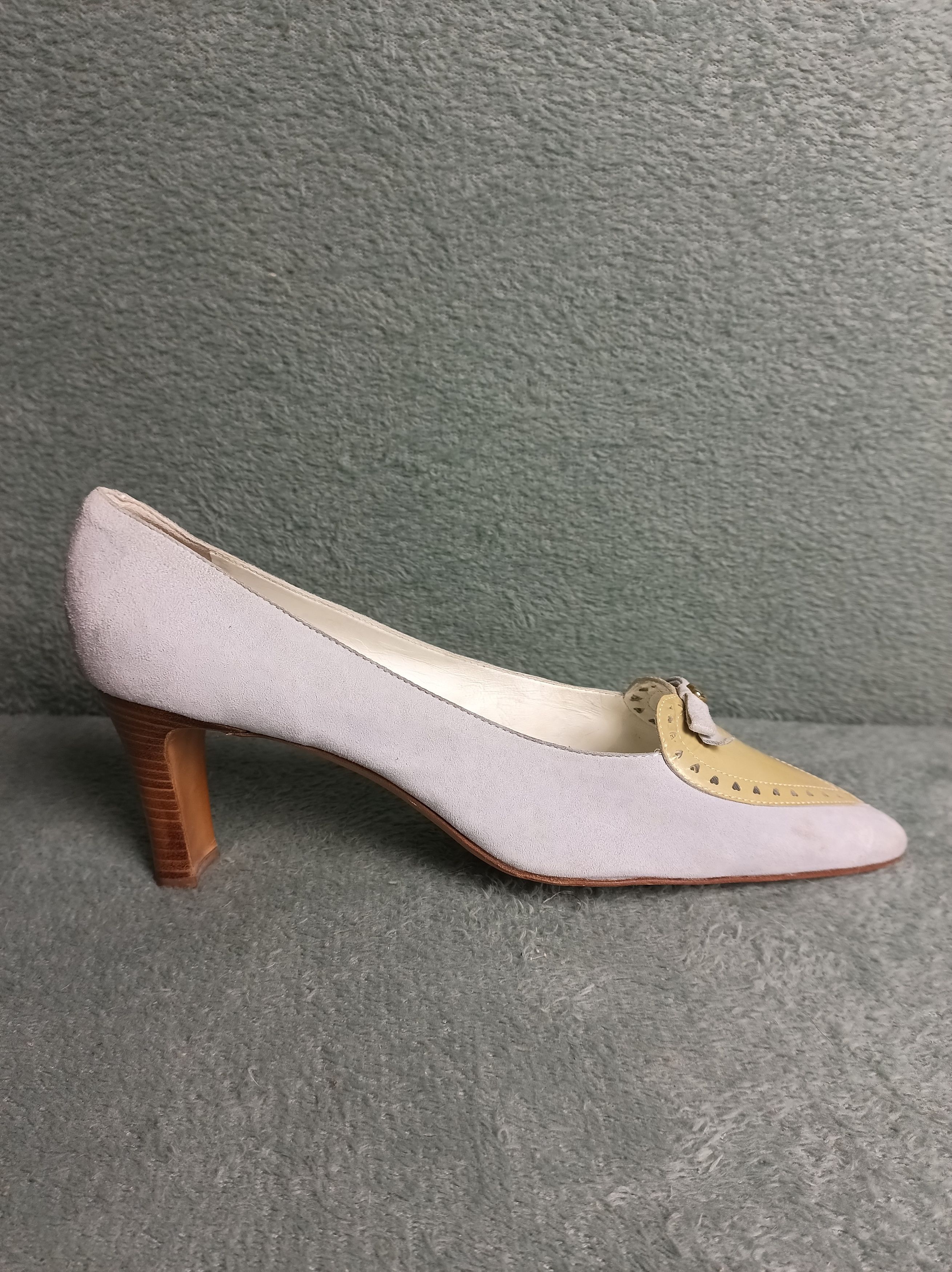 Moschino Moschino Suede Leather Grey Logo Heart Heel Pumps EU 39.5 Size US 9.5 / IT 39.5 - 9 Thumbnail