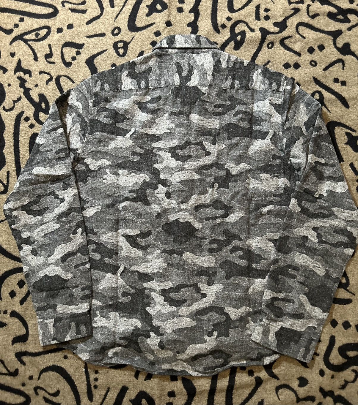 October's Very Own 2018 Camo Patch Flannel Size US M / EU 48-50 / 2 - 2 Thumbnail