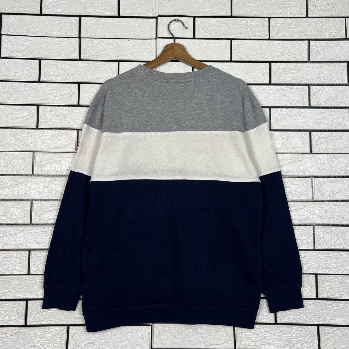 Fila FILA Big Logo Colorblock Crewneck Sweatshirt #4271-C194 Size US L / EU 52-54 / 3 - 15 Thumbnail