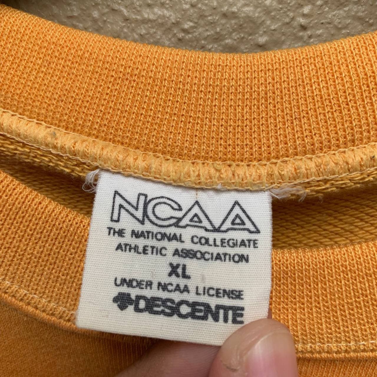 NCAA Vintage NCAA x DESCENTE Spellout Sweatshirt Size US L / EU 52-54 / 3 - 4 Thumbnail