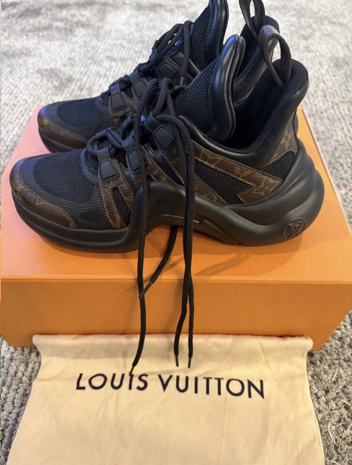 Louis Vuitton Brand New LV Archlight Sneaker size 37 Size US 7 / IT 37 - 3 Thumbnail