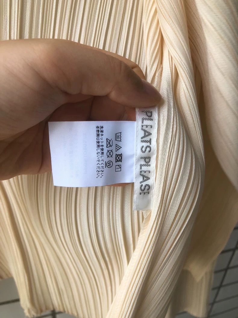 Issey Miyake Issey Miyake size:3 Beige pleated coat Size XS / US 0-2 / IT 36-38 - 2 Thumbnail
