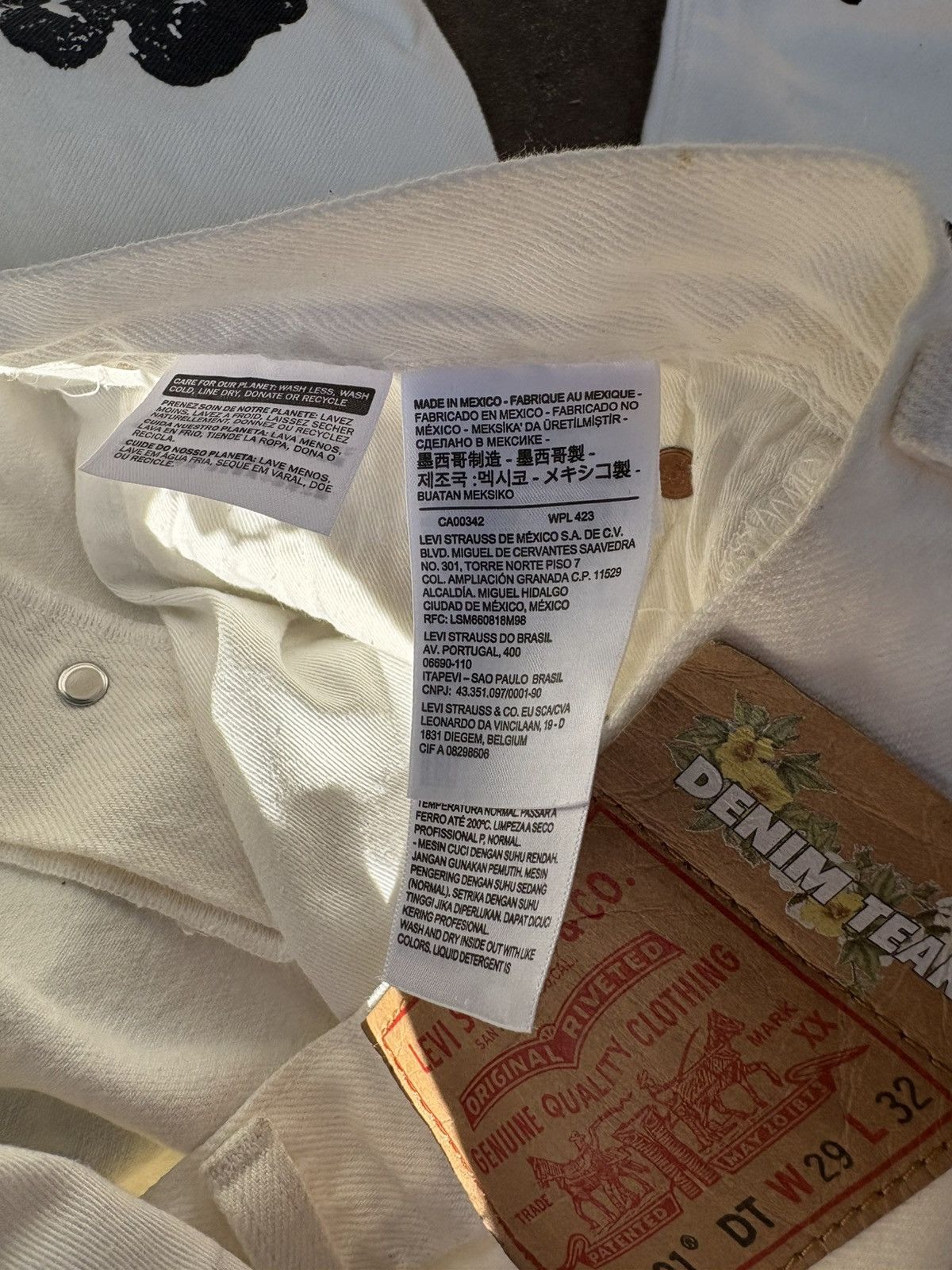 DENIM TEARS RARE Denim Tears White Cotton Wreath Levi’s Jeans Size 29 Size US 29 - 13 Thumbnail