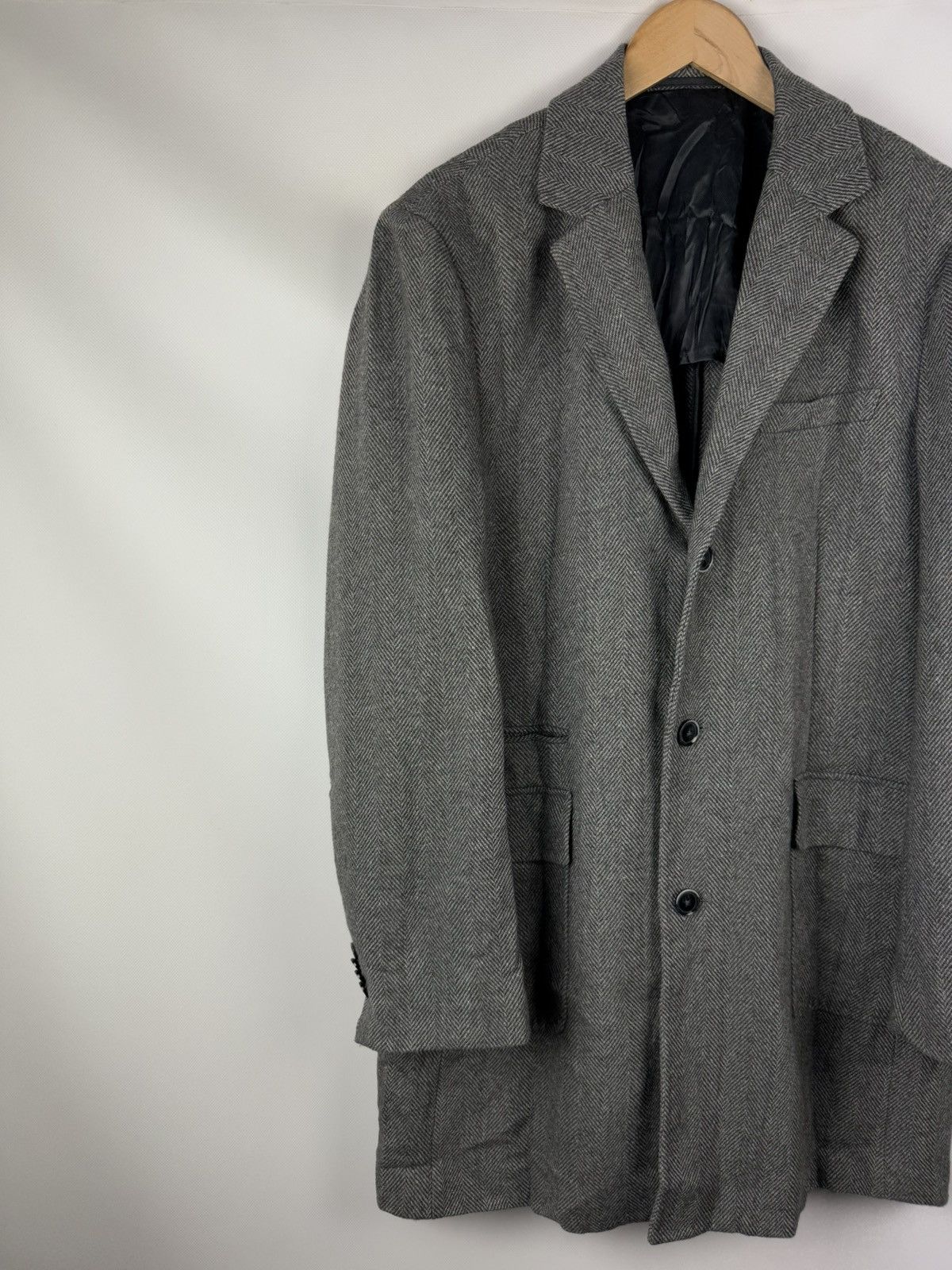 Vintage Gutteridge Men’s Wool Herringbone Tweed Overcoat Coat Jacket Size US XXL / EU 58 / 5 - 2 Thumbnail