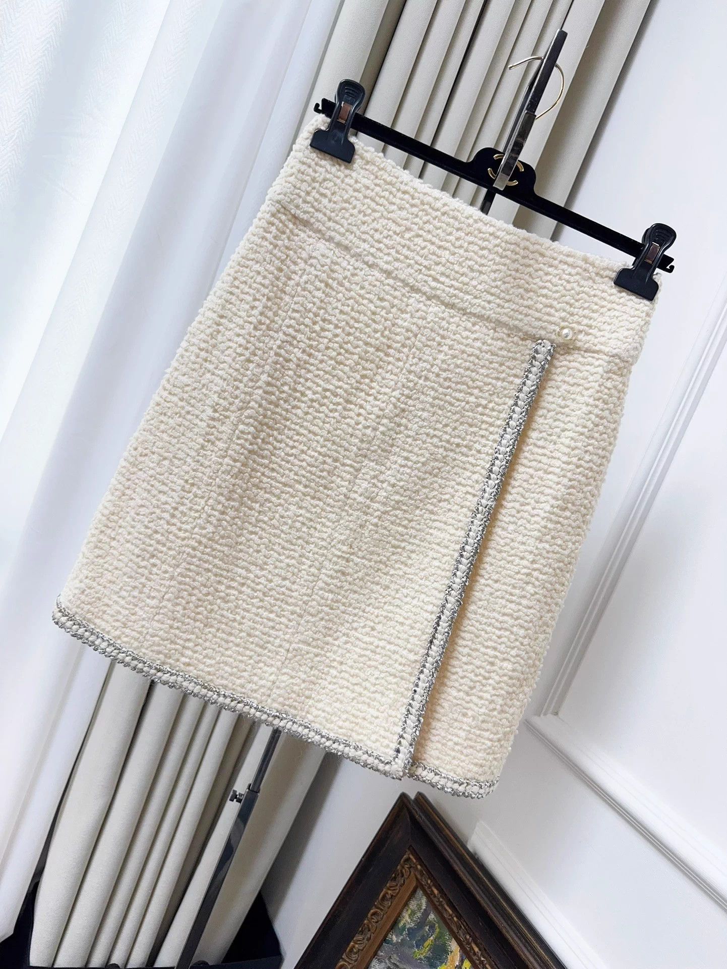 Chanel Chanel 17K Ivory Silver Trim Mini Skirt 36 Size 26" / US 2 / IT 38 - 1 Thumbnail