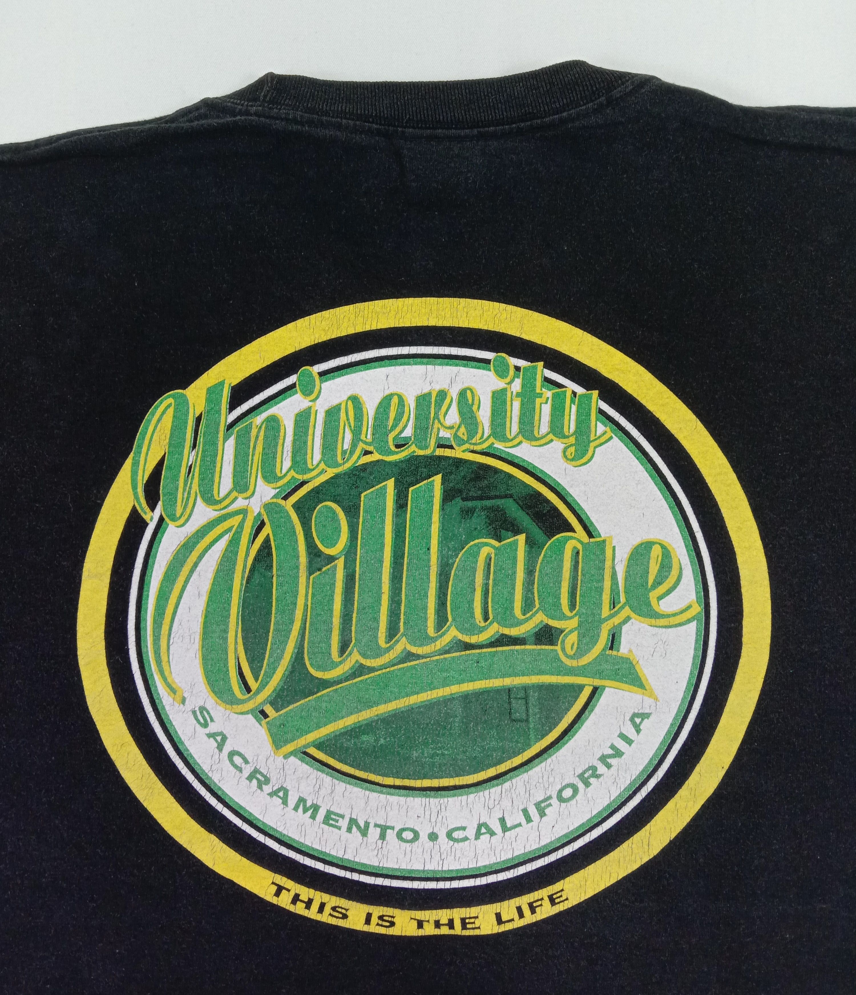 Vintage Vintage University Village Sacramento California T Shirt Size US XL / EU 56 / 4 - 2 Thumbnail
