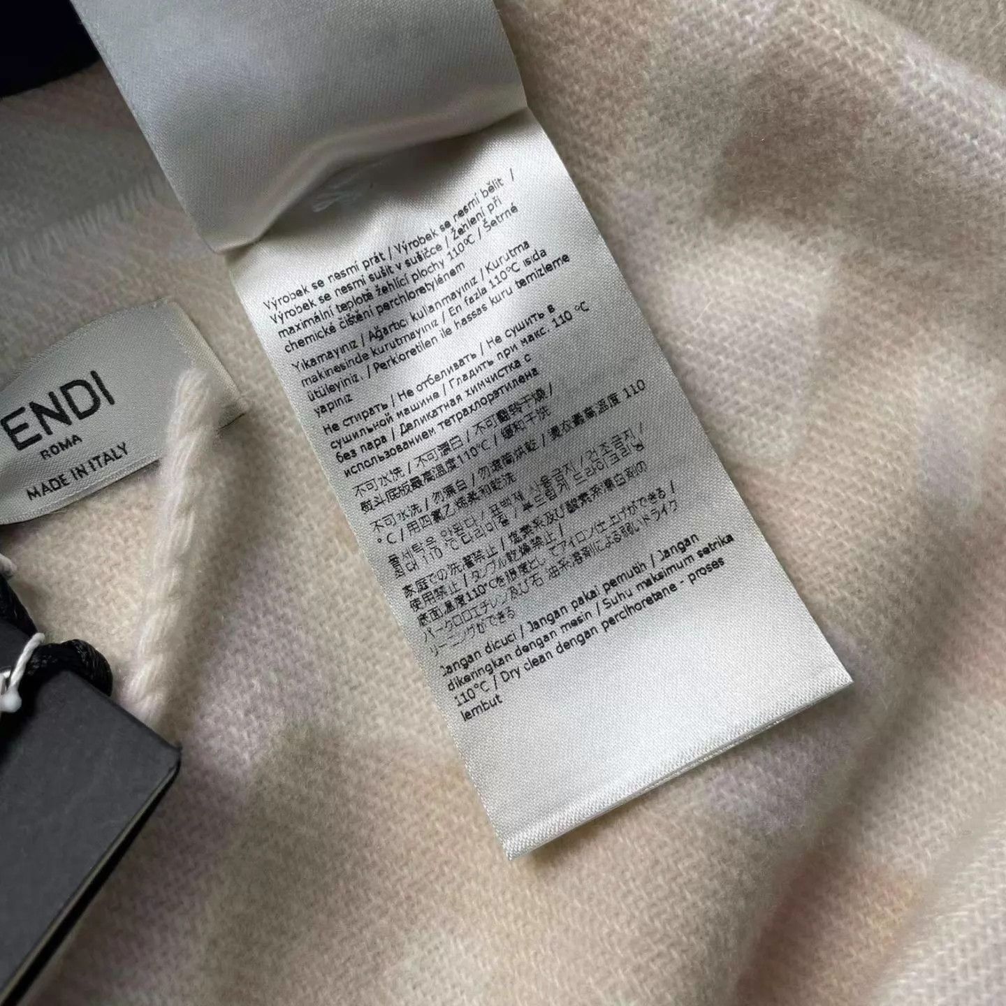 Fendi Fendi Scarf with Tags Size ONE SIZE - 4 Thumbnail