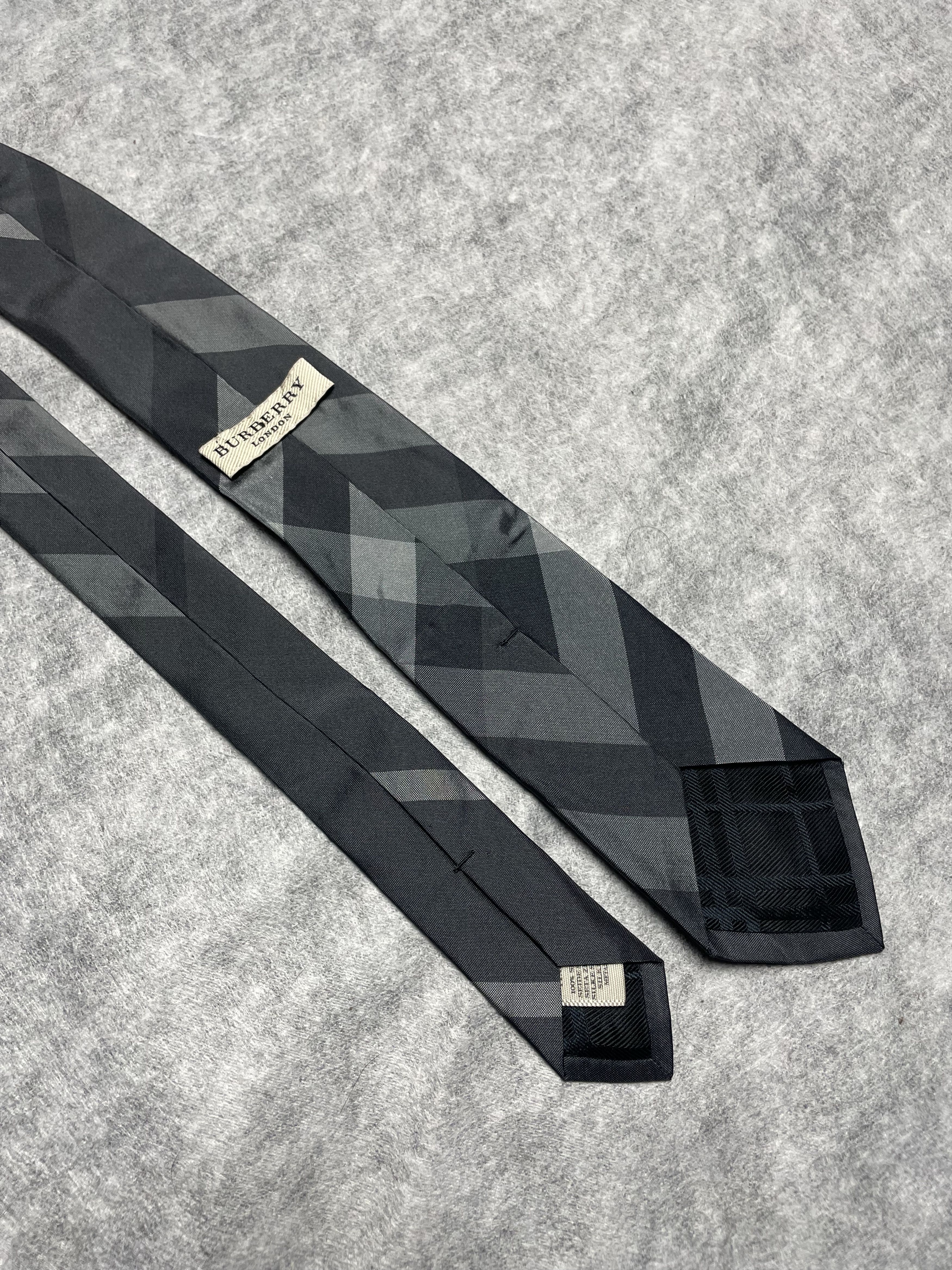 Burberry Burberry London Gray Black Check Plaid Silk Mens Tie Size ONE SIZE - 2 Thumbnail