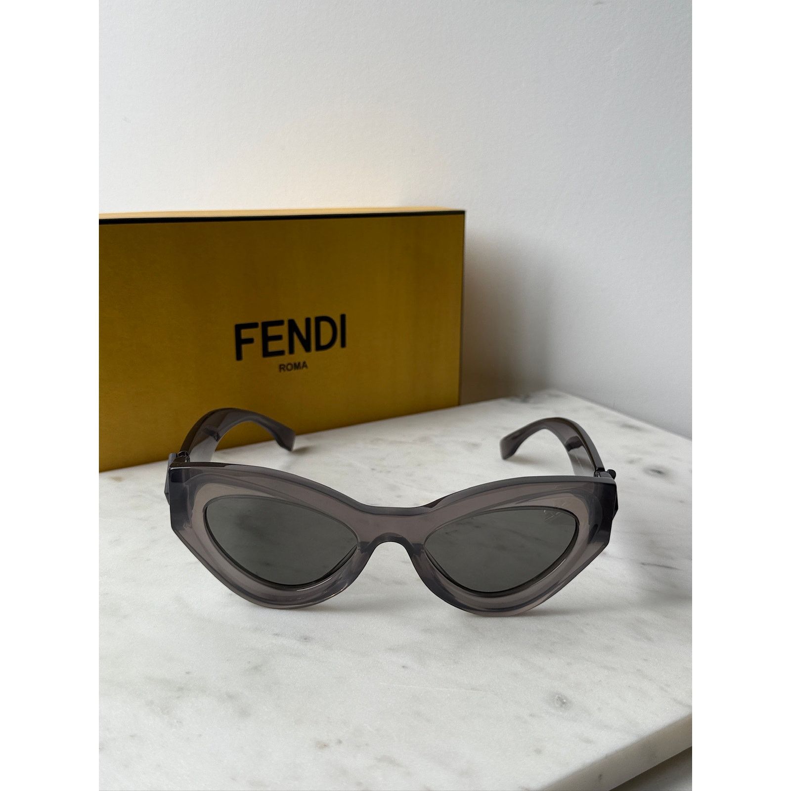 NEW Fendi FE40146I Diamonds Cat Eye Grey Sunglasses display picture 2