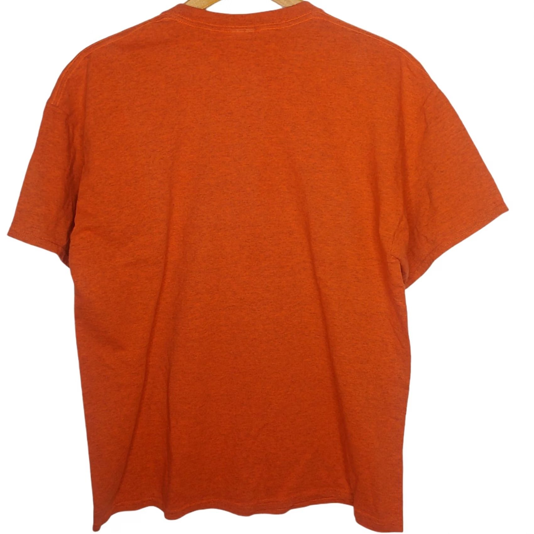 Gildan Vail Colorado Shirt XL Orange Purple Mountain Resort Ski Town Short Sleeve Men T-Shirt Size US XL / EU 56 / 4 - 4 Thumbnail
