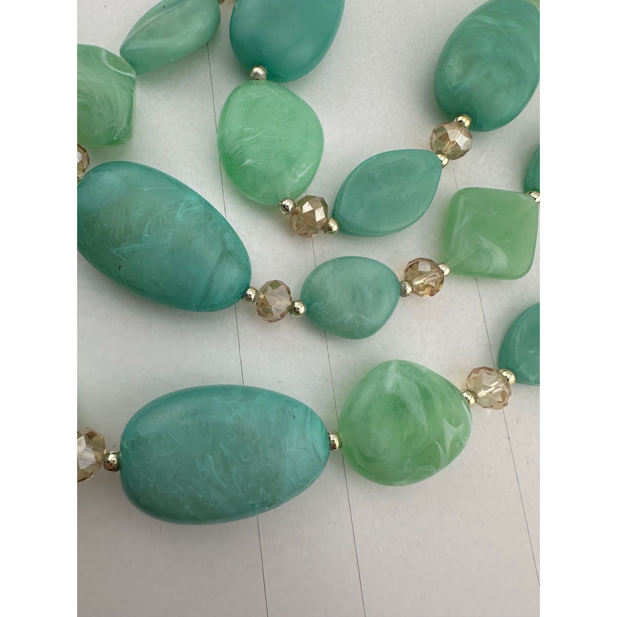 Other Vintage Beautiful Women's Chunky Three Strand Beaded Necklac Size ONE SIZE - 5 Thumbnail