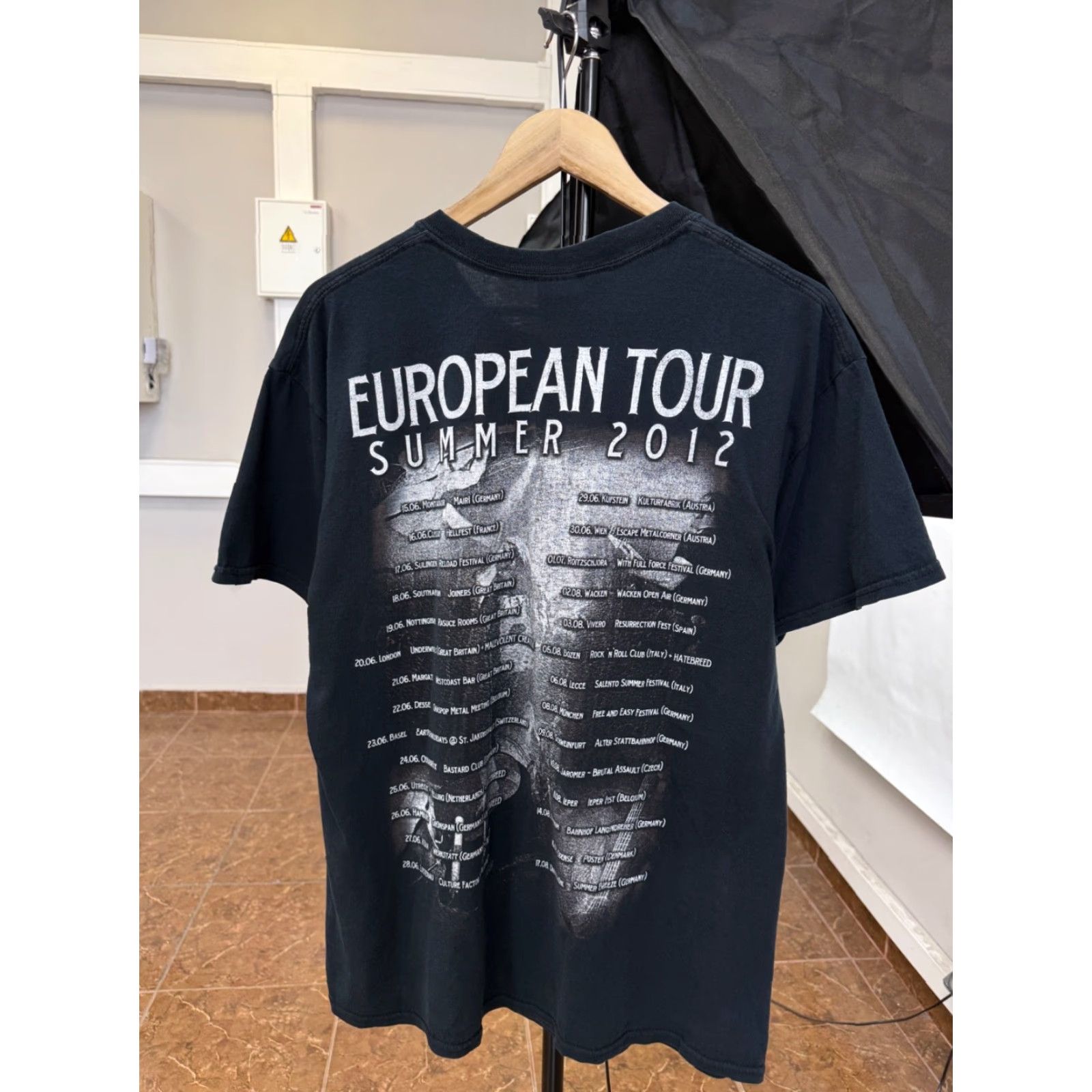 Gildan VINTAGE Unearth Band Y2K European Tour 2012 Tee T-Shirt Mens L Black Shirt Limited? Size US L / EU 52-54 / 3 - 2 Thumbnail