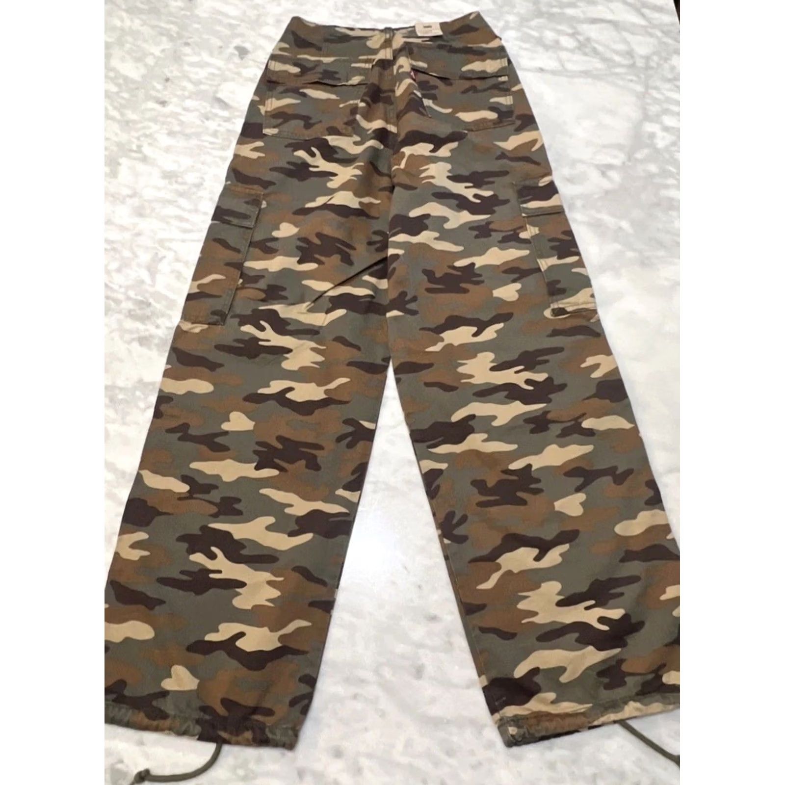 Levi's Levi's Women ‘94 Baggy 27x30 Camo Cargo Mid Rise Loose Hip Thigh Adjust Hem NWT Jeans Women Regular 31 Inseam Grape Leaf Emily Camo) Size ONE SIZE - 8 Thumbnail
