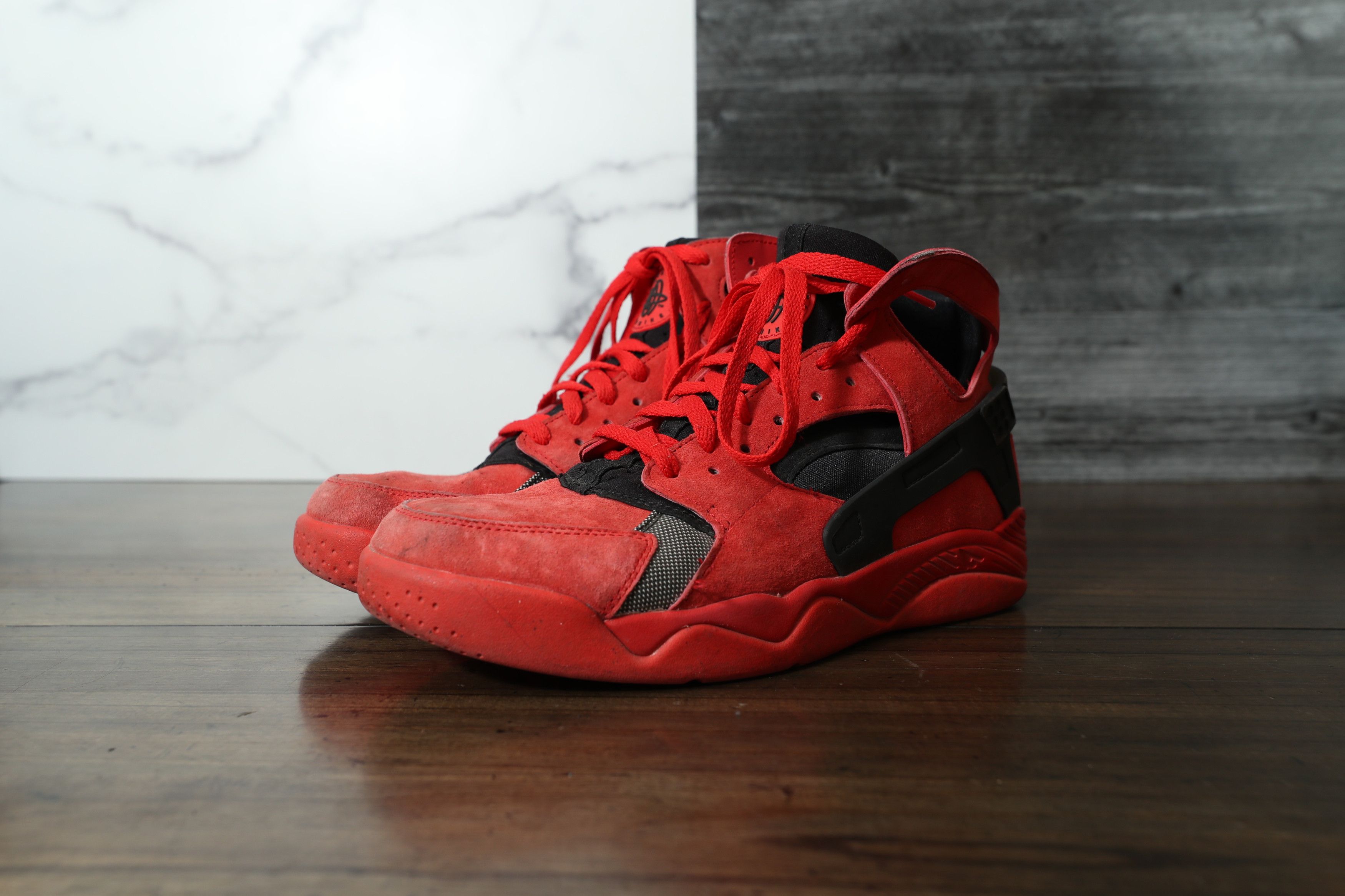 Nike Nike Air Flight Huarache University Red Black (10) Size US 10 / EU 43 - 2 Thumbnail