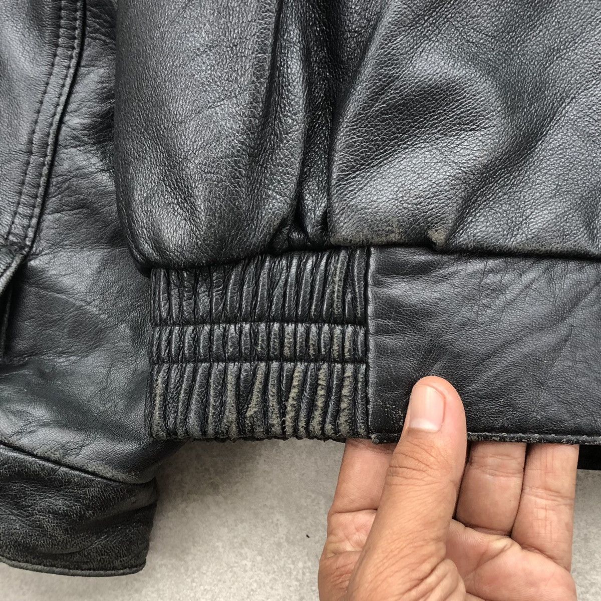 Vintage Vintage BOVET Leather Black Bomber Jacket Made In Canada 🇨🇦 Size US XL / EU 56 / 4 - 13 Thumbnail