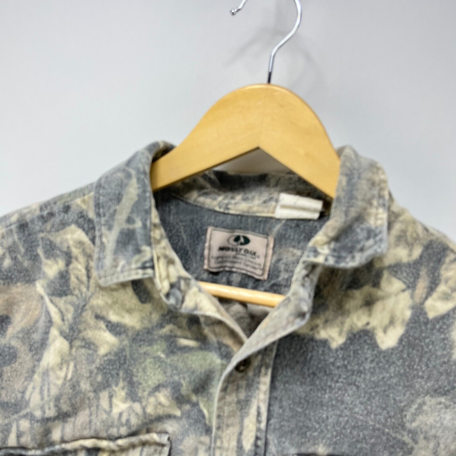 Vintage Vintage 90s Sun Faded Realtree Camo Mossy Button-Up Medium Size US M / EU 48-50 / 2 - 3 Thumbnail