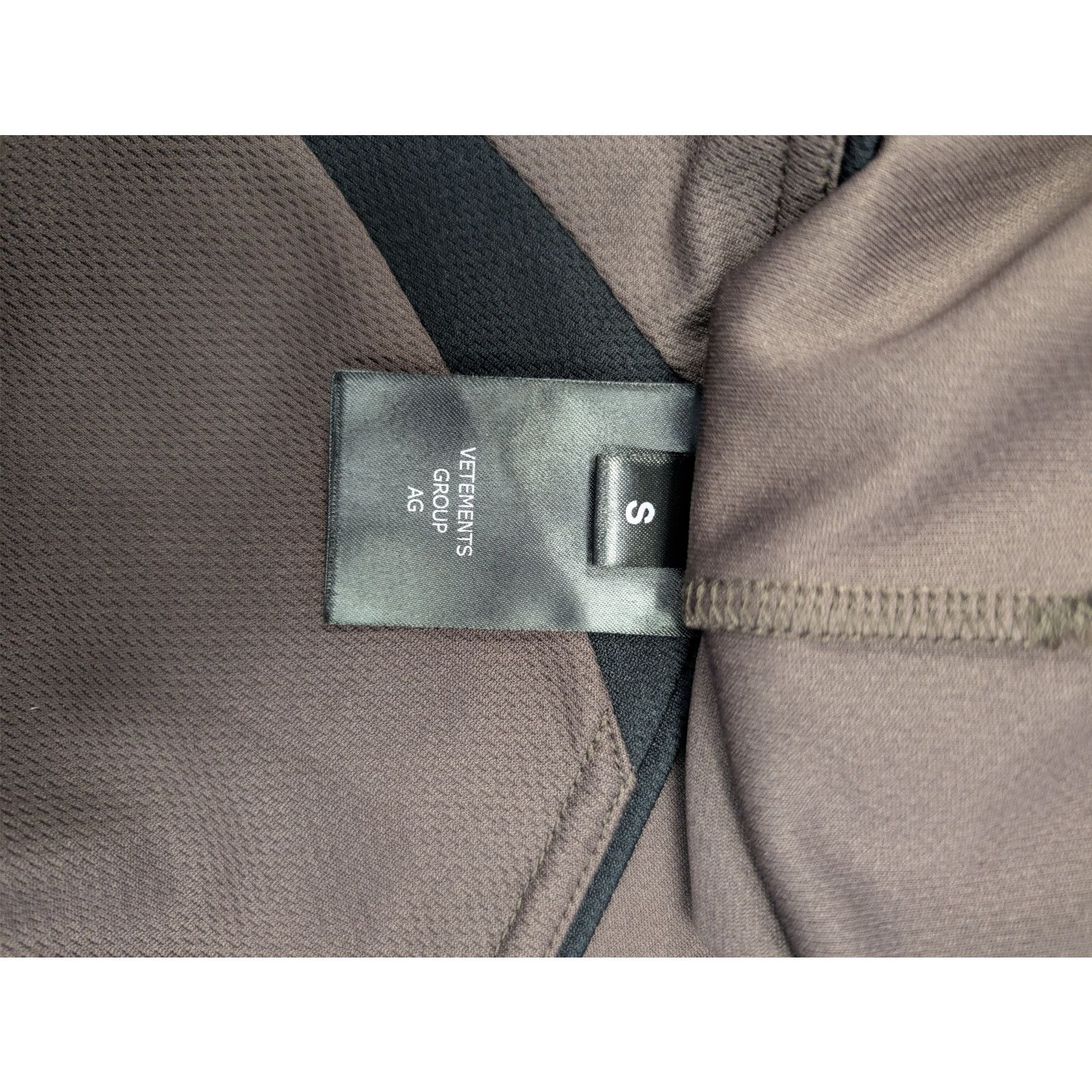 Vetements o1rshd1 Trademark Football Jersey T-Shirt in chocolate brown Size US S / EU 44-46 / 1 - 16 Thumbnail