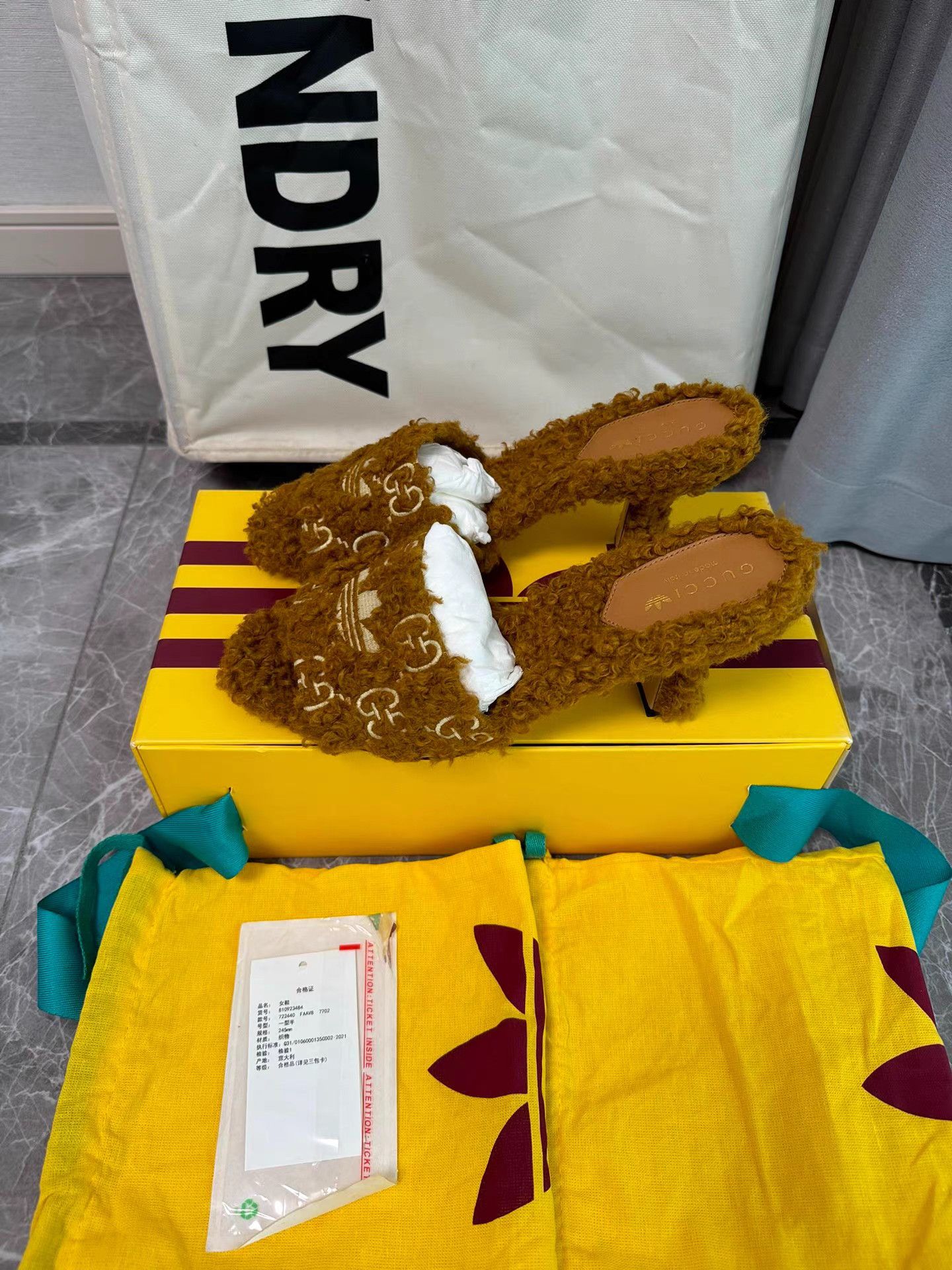 Gucci GUCCI x adidas Teddy Terry Slides K6 Size US 9 / IT 39 - 1 Thumbnail