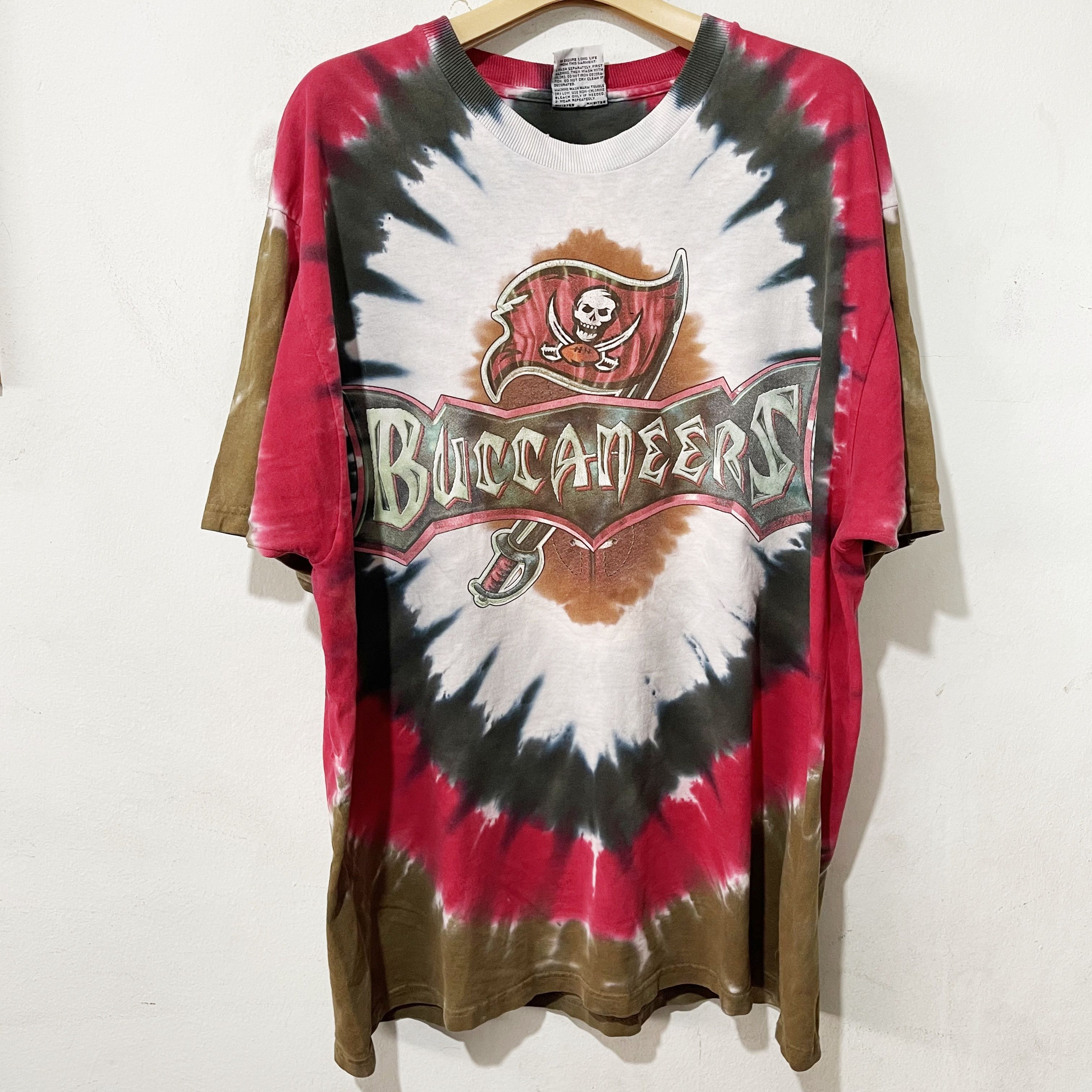 NFL Vintage 2000s Tampa Bay Buccaneers T-Shirt Size US L / EU 52-54 / 3 - 1 Thumbnail