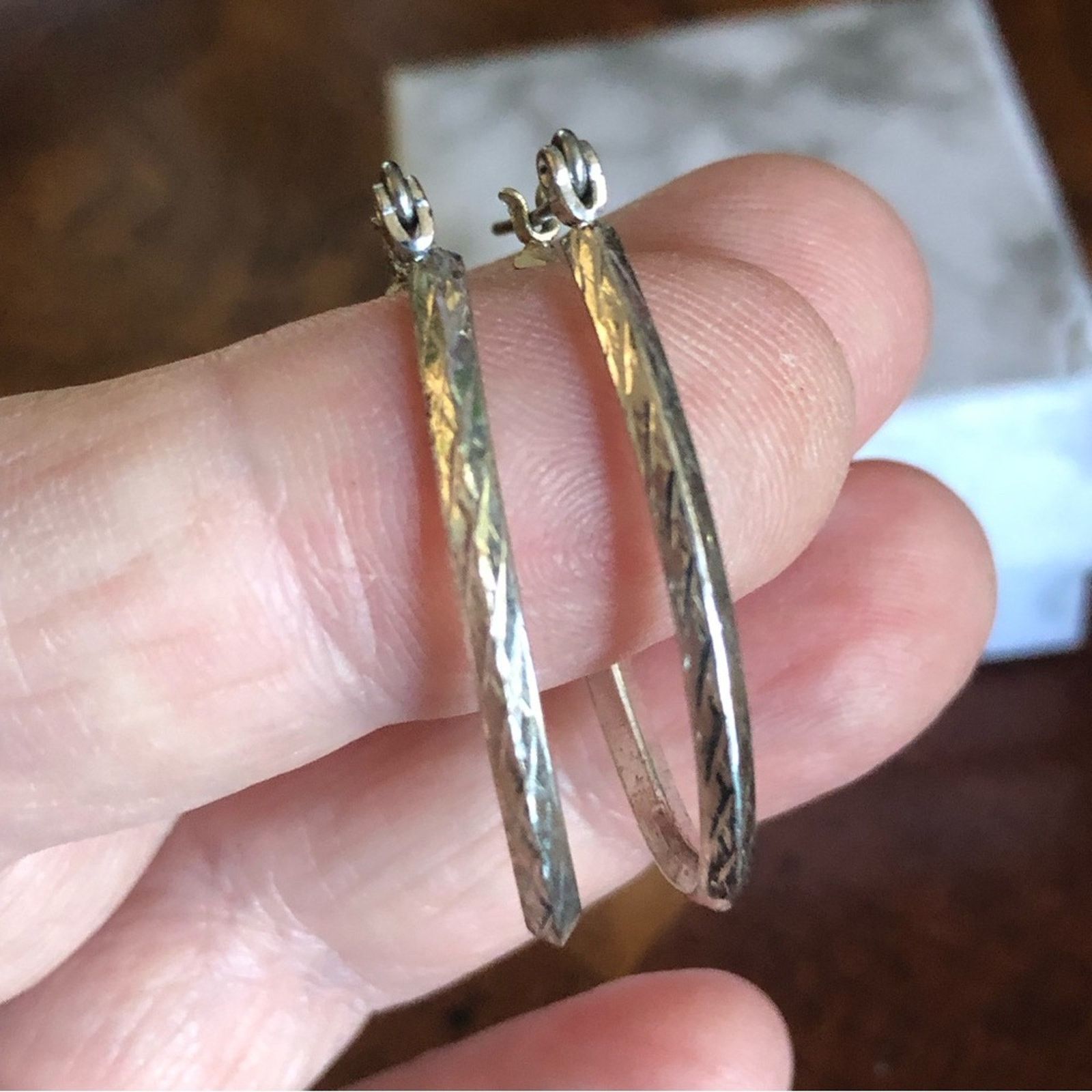 Vintage Vintage diamond cut design elongated silver hoop earrings Size ONE SIZE - 4 Thumbnail