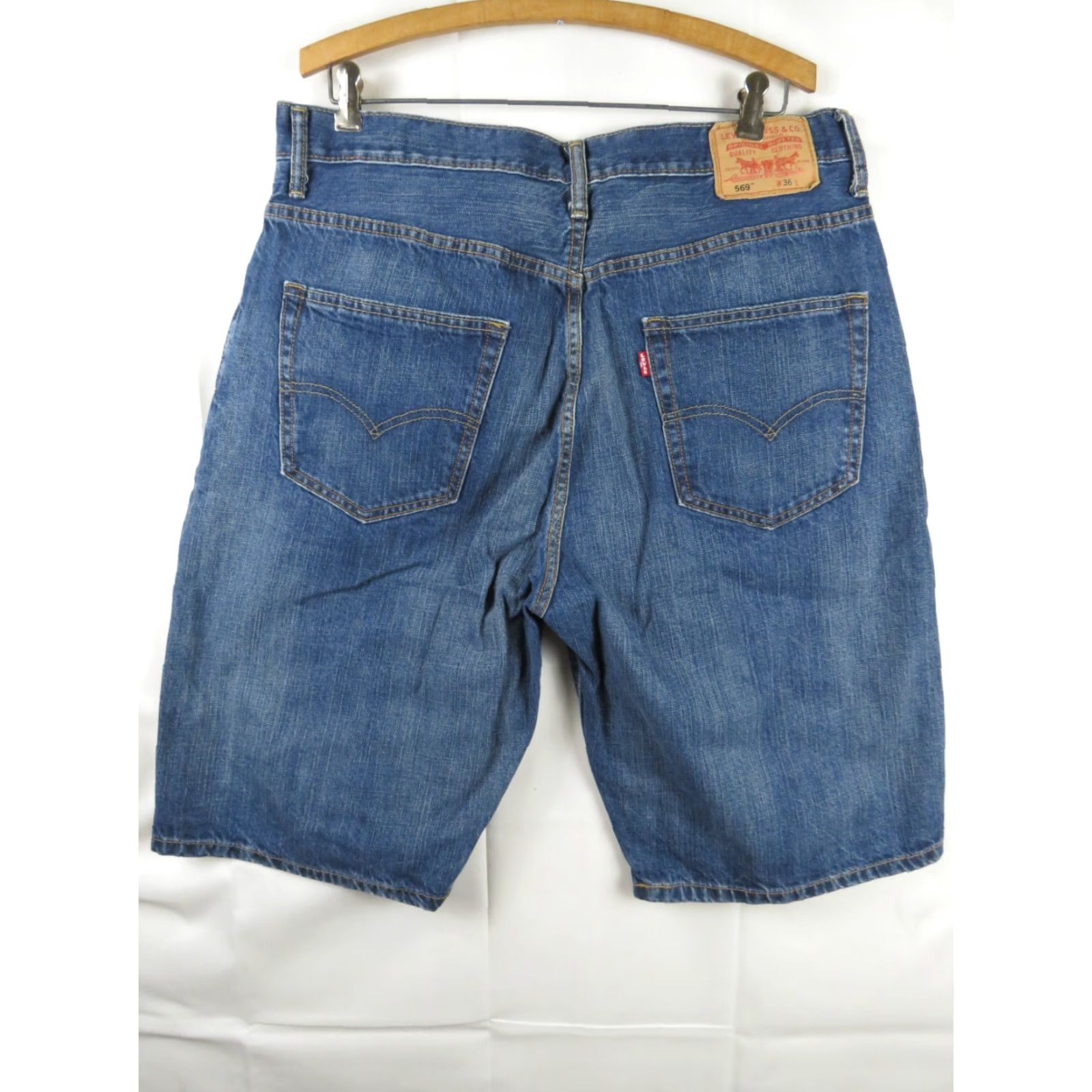 Levi's VINTAGE Levi's 569 Jeans demin Shorts Red Tab Tag Relaxed Fit 36 Blue Denim Men Shorts 36 Vintage Men Size US 36 / EU 52 - 5 Thumbnail