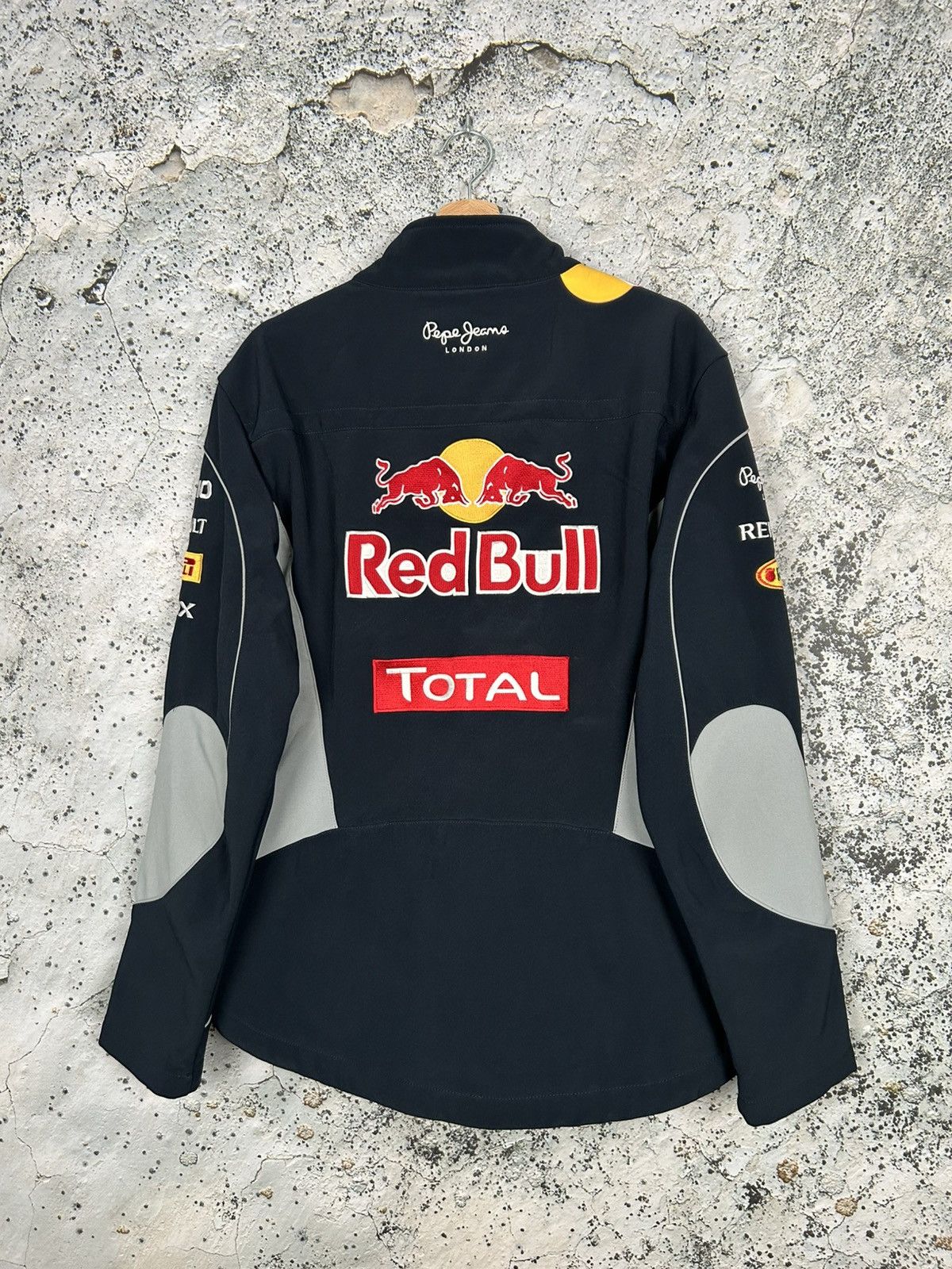 Vintage Vintage Red Bull Infiniti Tech Racing Jacket Softshell Size US XL / EU 56 / 4 - 2 Thumbnail