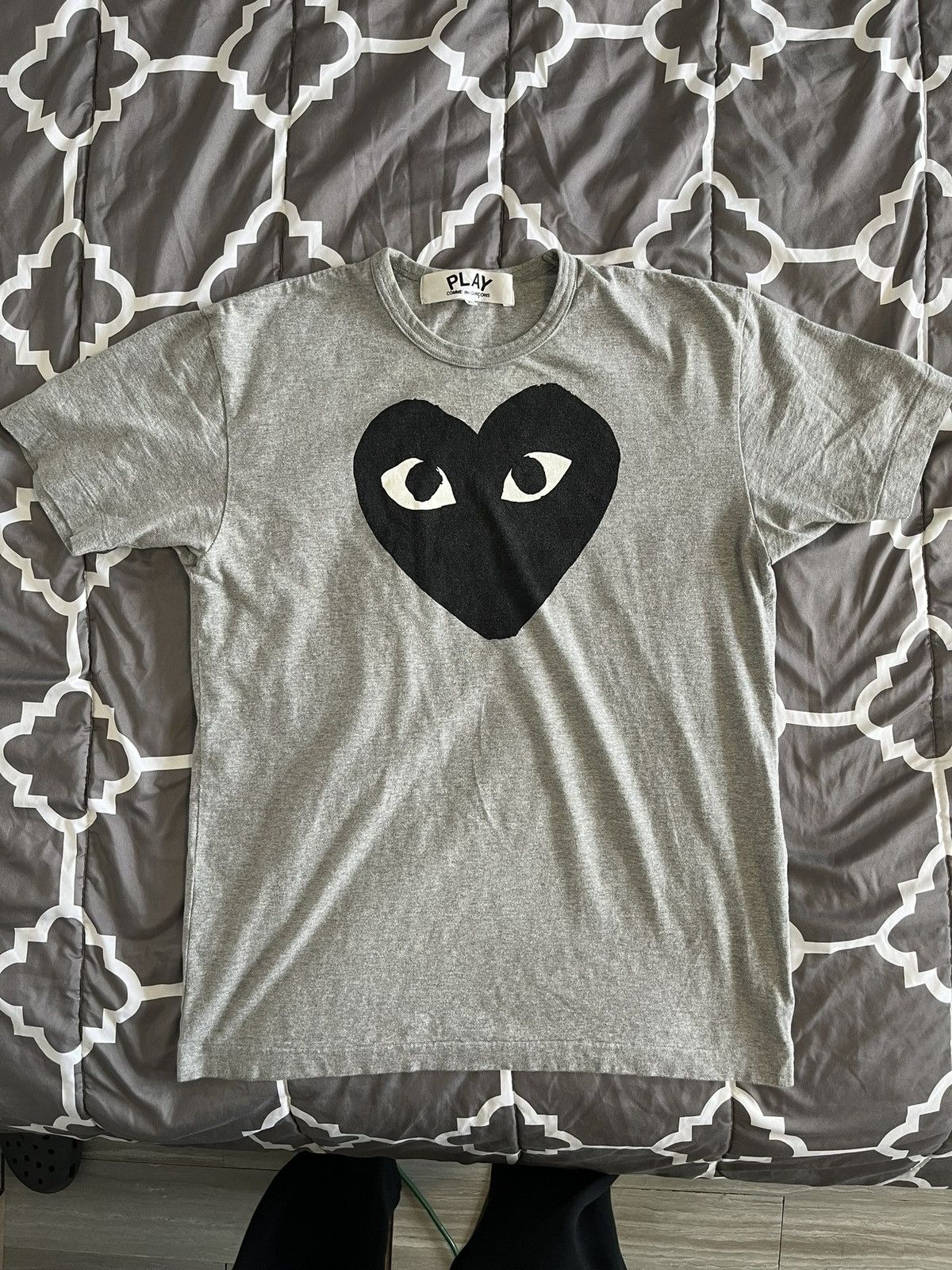 Cdg grey shirt black heart hotsell