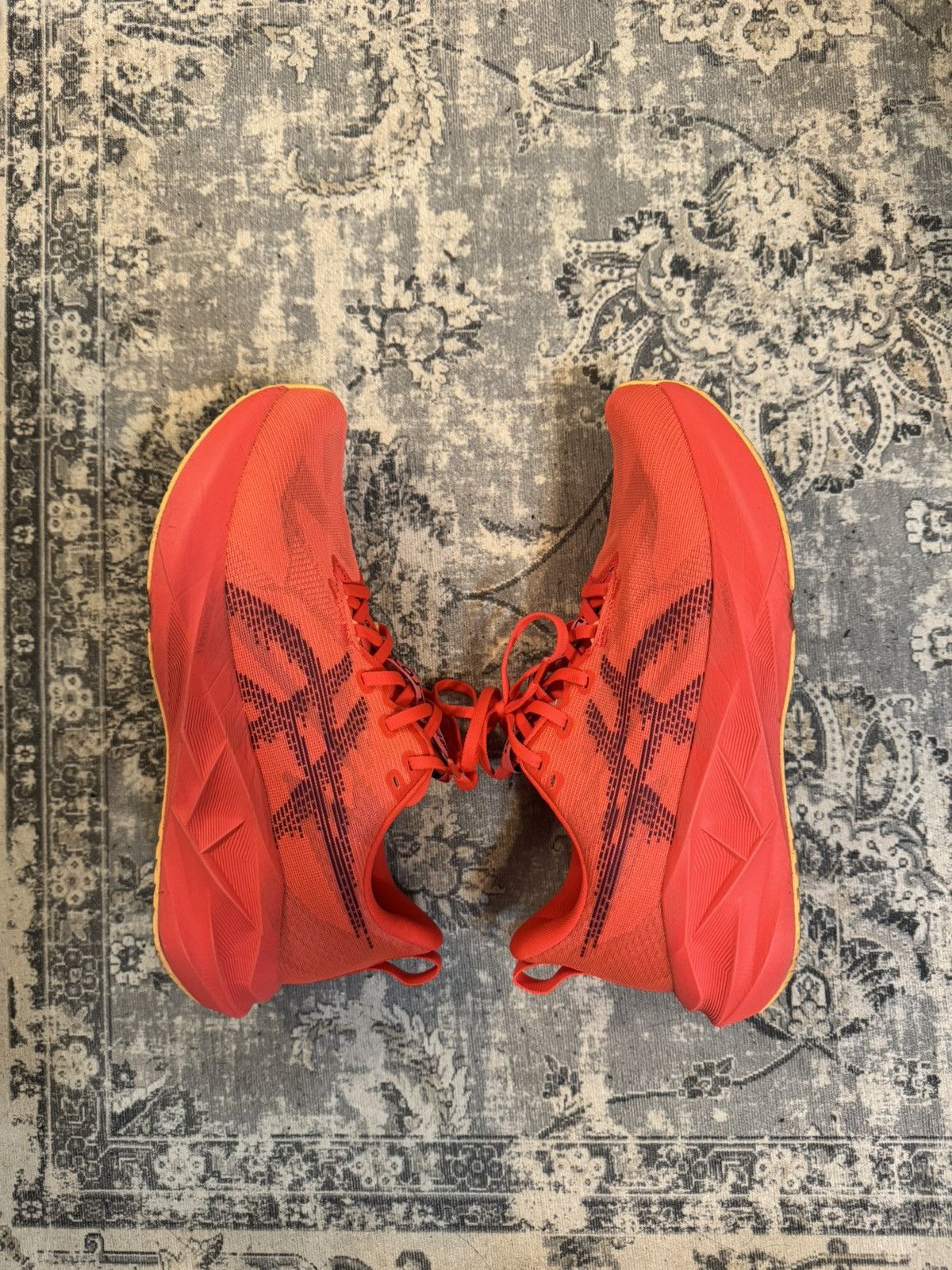 Asics Asics Novablast 5 Size US 9 / EU 42 - 4 Thumbnail