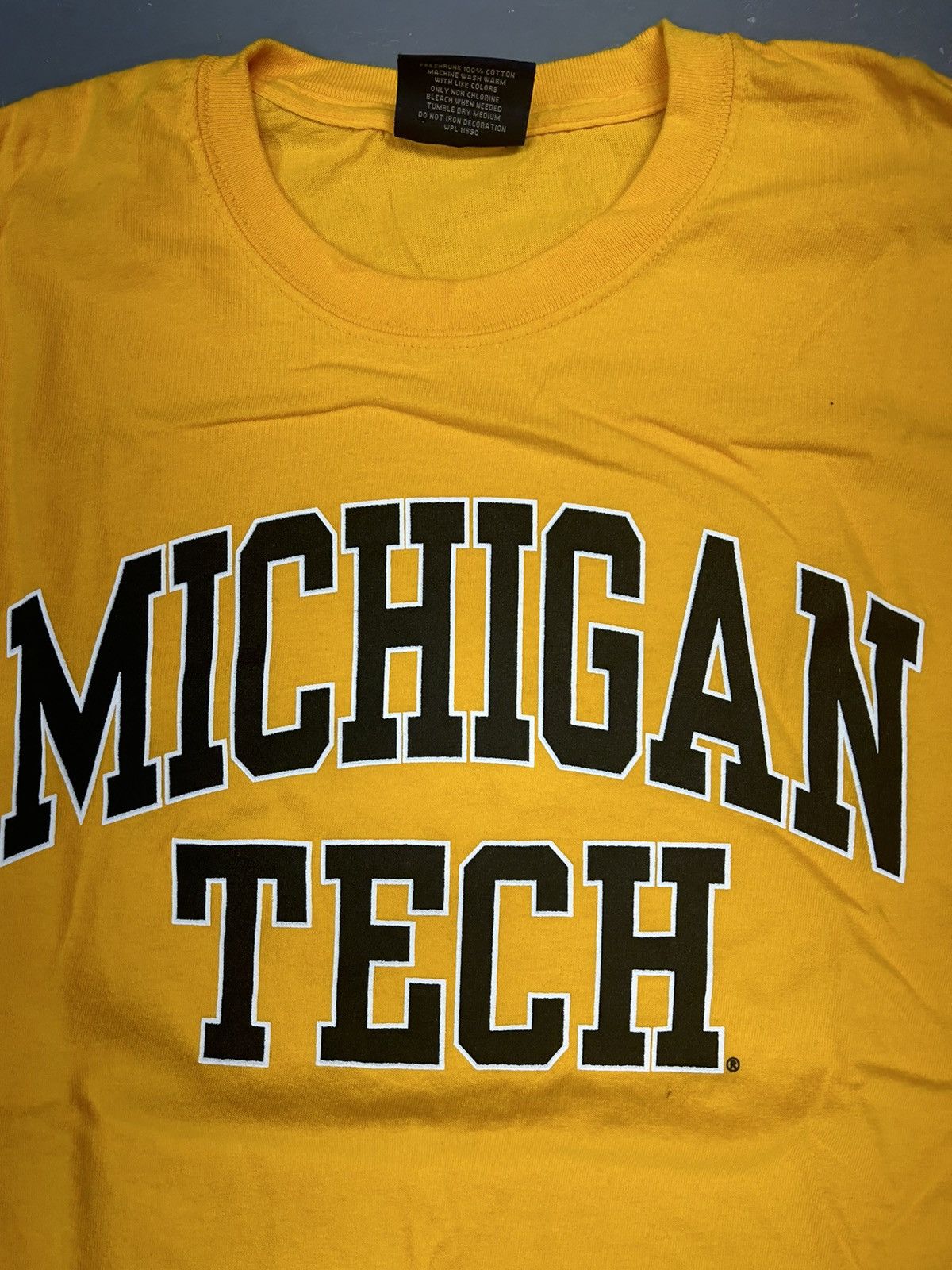 Vintage Crazy Vintage Y2K Essential Michigan Tech University T-Shirt Size US L / EU 52-54 / 3 - 2 Thumbnail