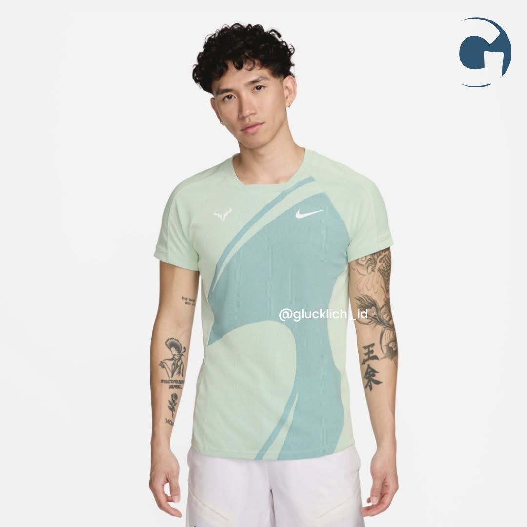 Nike Nike, Court Short-Sleeved Rafa Tennis in Light Blue / White Size US S / EU 44-46 / 1 - 1 Thumbnail