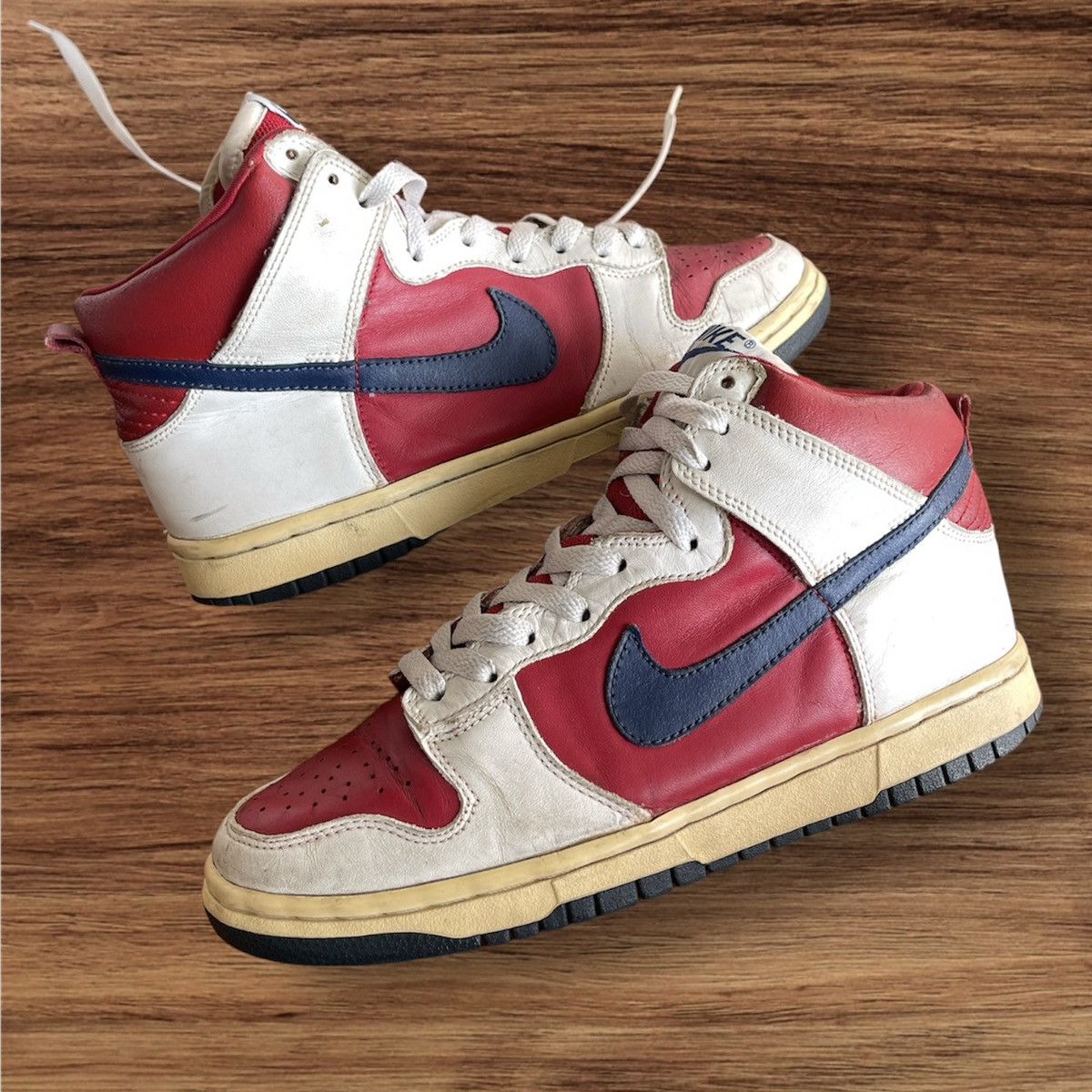 RARE M 7 / W 8.5 NIKE DUNK HI RED/WHITE 2003 2003 Supreme x Nike Dunk High Sb Orange stars , rare – Drexlers main image 3