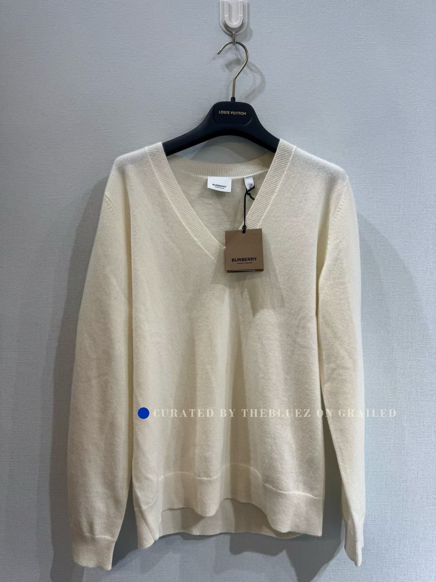 Burberry Burberry V-Neck Cashmere Sweater Size M / US 6-8 / IT 42-44 - 1 Thumbnail