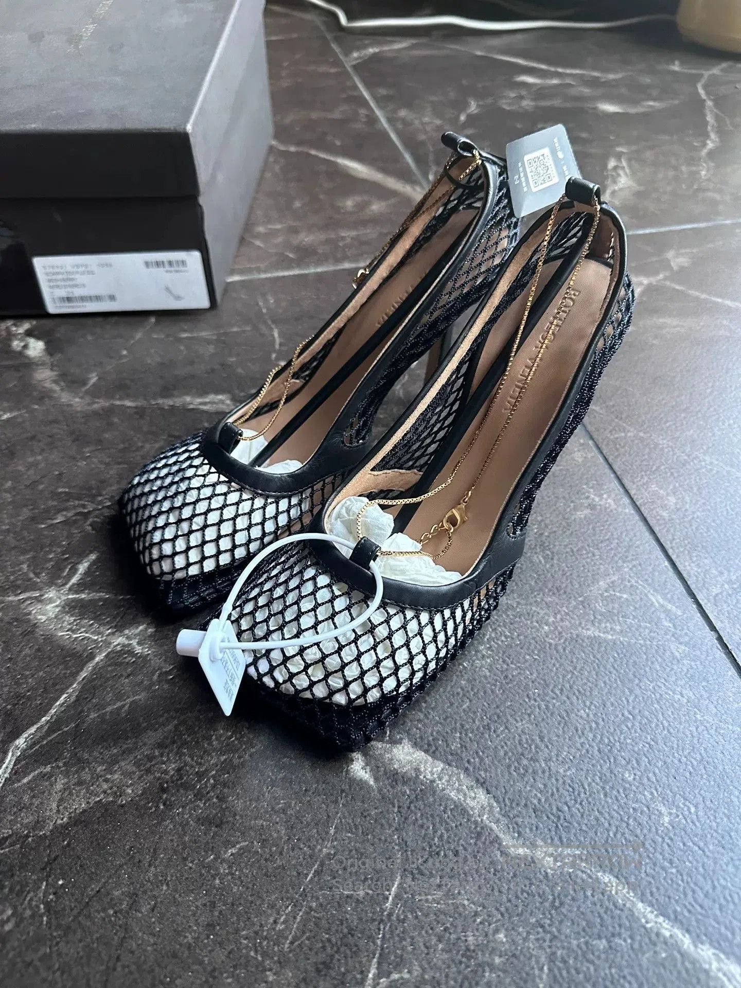 Bottega Veneta Bottega Veneta Mesh Gold Chain Square. Size US 4 / IT 34 - 1 Thumbnail