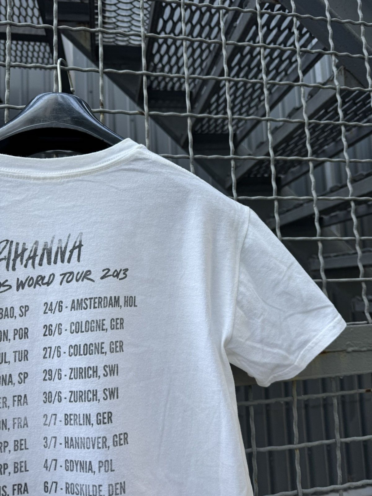 Band Tees Vintage Rihana Diamonds 2013 Tour T shirt Naked Size US M / EU 48-50 / 2 - 14 Thumbnail
