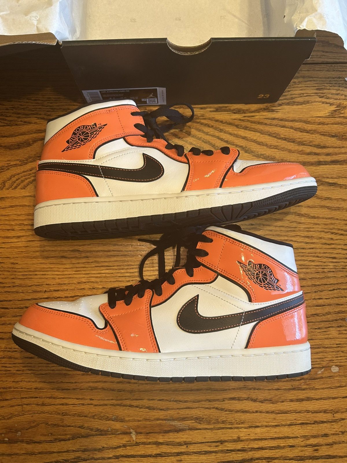 Jordan Brand Air Jordan 1 Mid Se Size US 11 / EU 44 - 2 Thumbnail