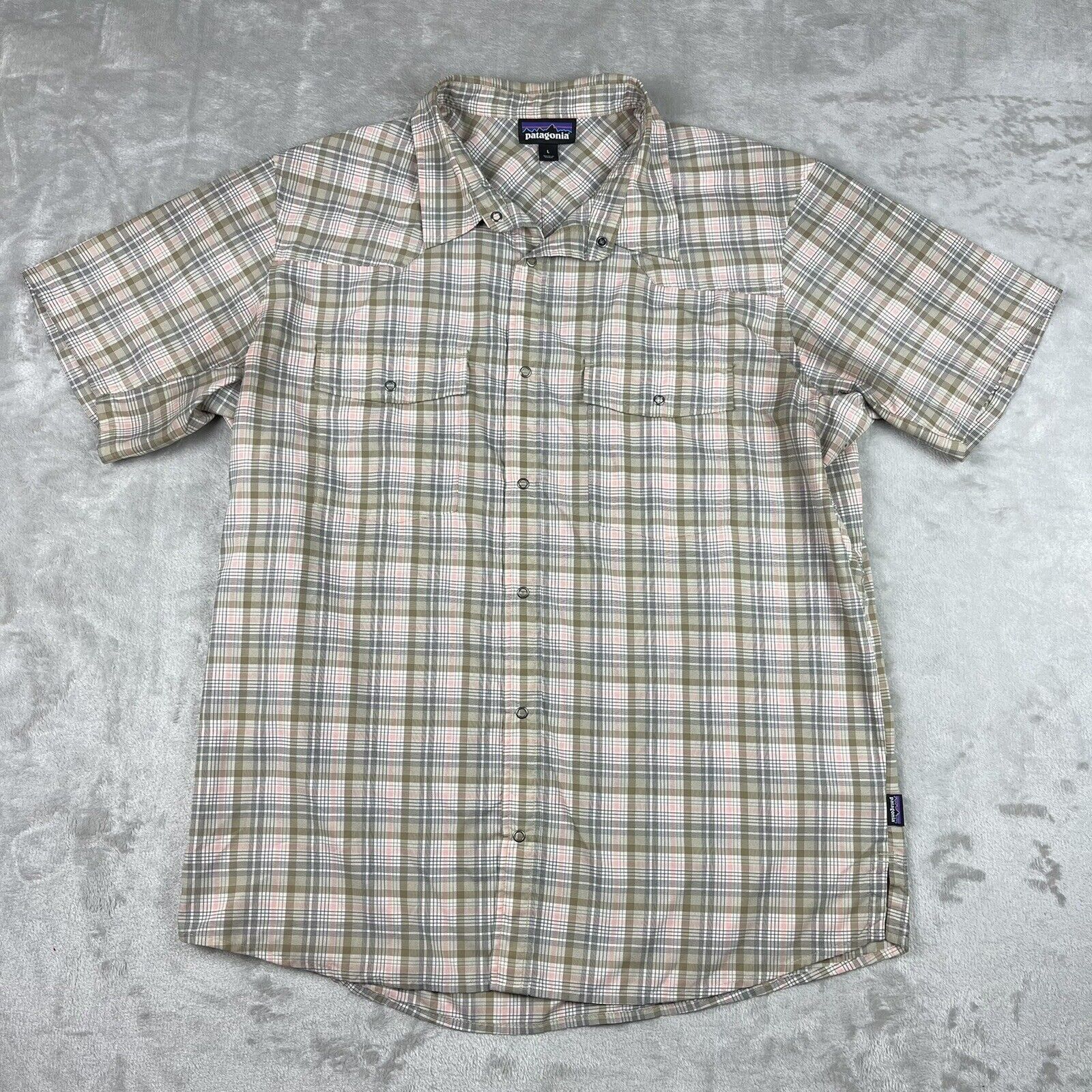 Patagonia Fishing Shirt Mens Large Gray Plaid Short Sleeve Vented Shirt