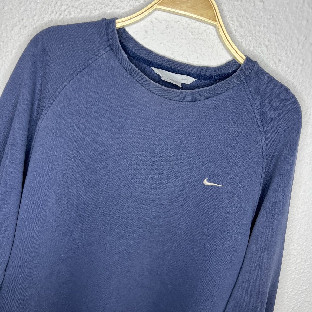 Nike × Vintage VINTAGE Y2K NIKE SWEATSHIRT NAVY CREWNECK MINI SWOOSH Size US XL / EU 56 / 4 - 4 Thumbnail
